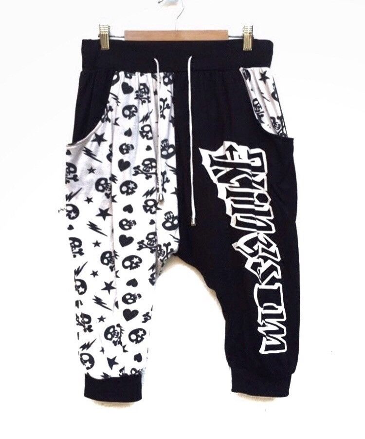 Japanese Brand 🔥Black & White Skull Logo Sweatpants Size US 26 / EU 42 - 1 Thumbnail