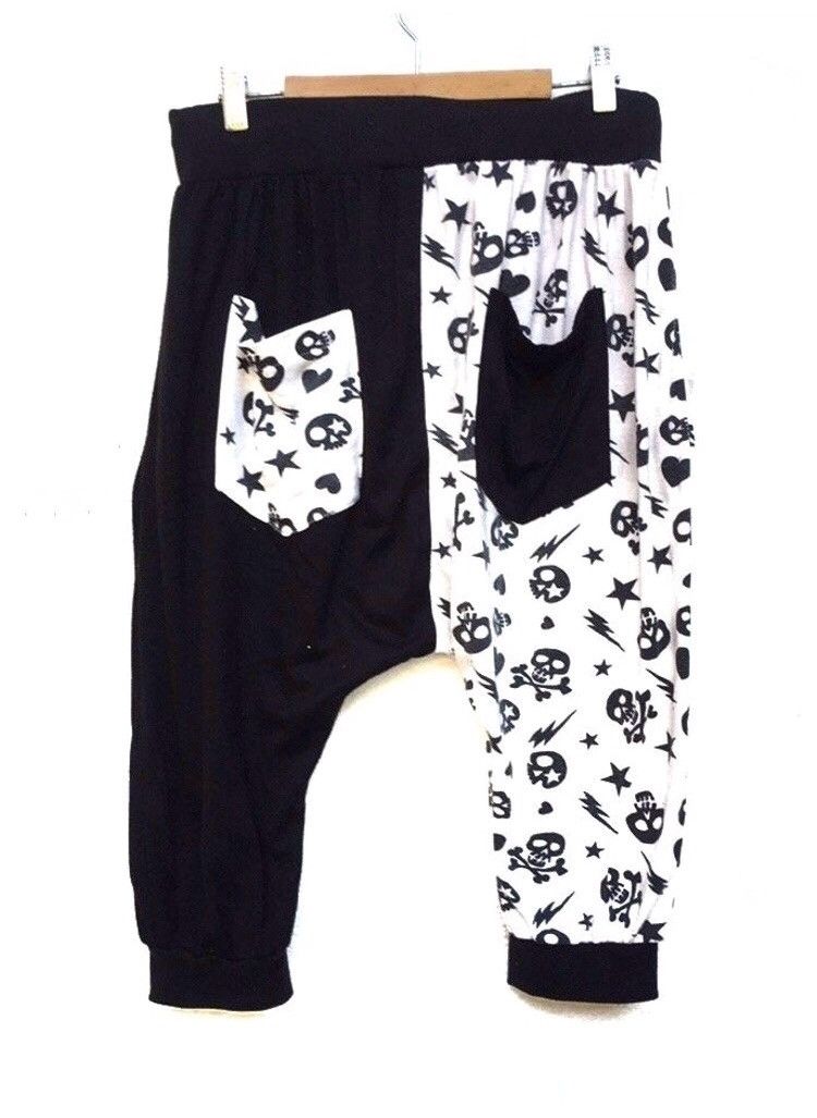 Japanese Brand 🔥Black & White Skull Logo Sweatpants Size US 26 / EU 42 - 2 Thumbnail