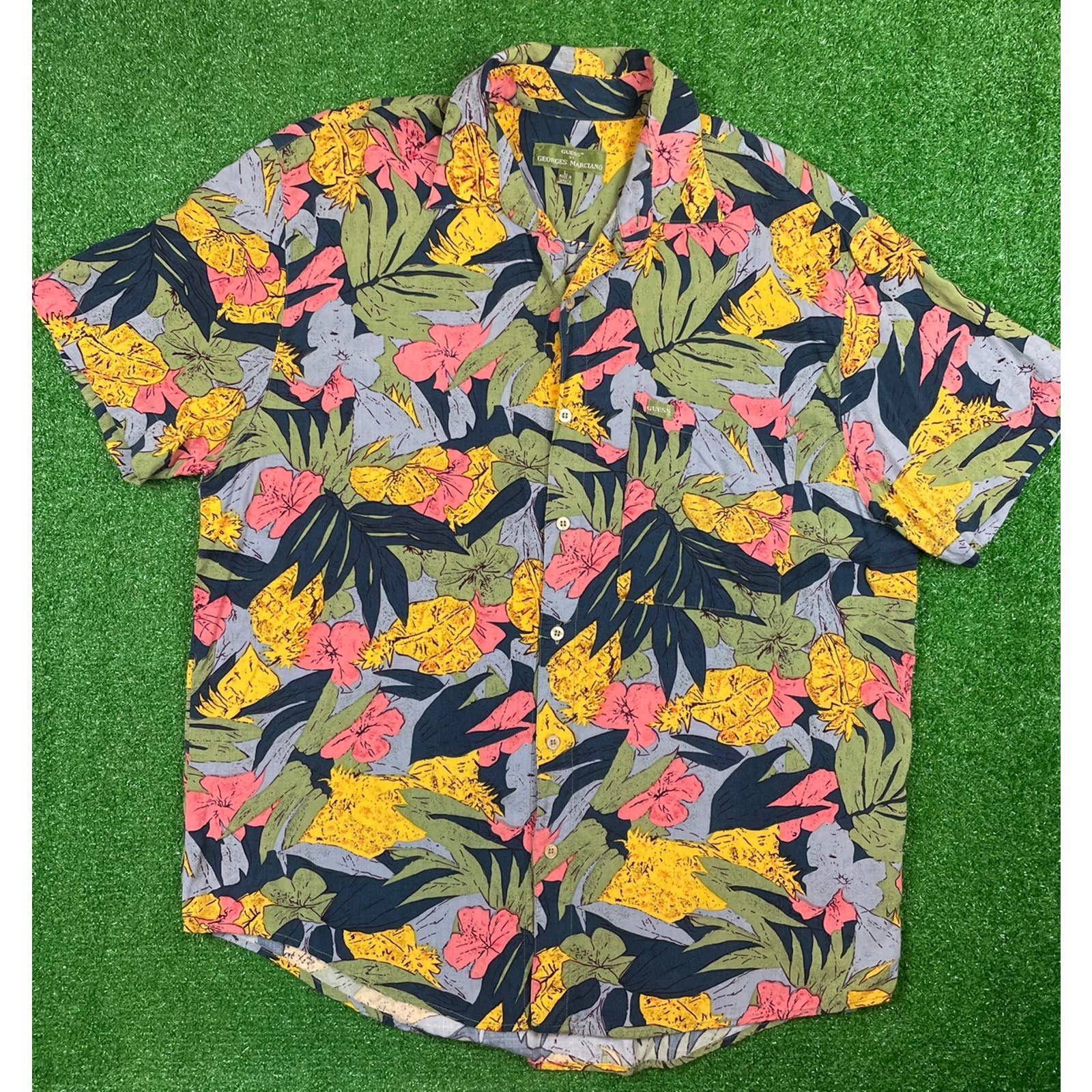 Vintage 90s Guess Hawaiian Floral Short Sleeve Button Shirt