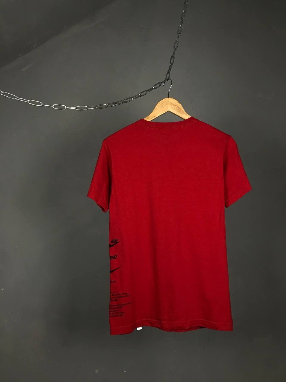 Nike Nike swoosh streetwear vintage overprinted center logo tee Size US XS / EU 42 / 0 - 6 Thumbnail