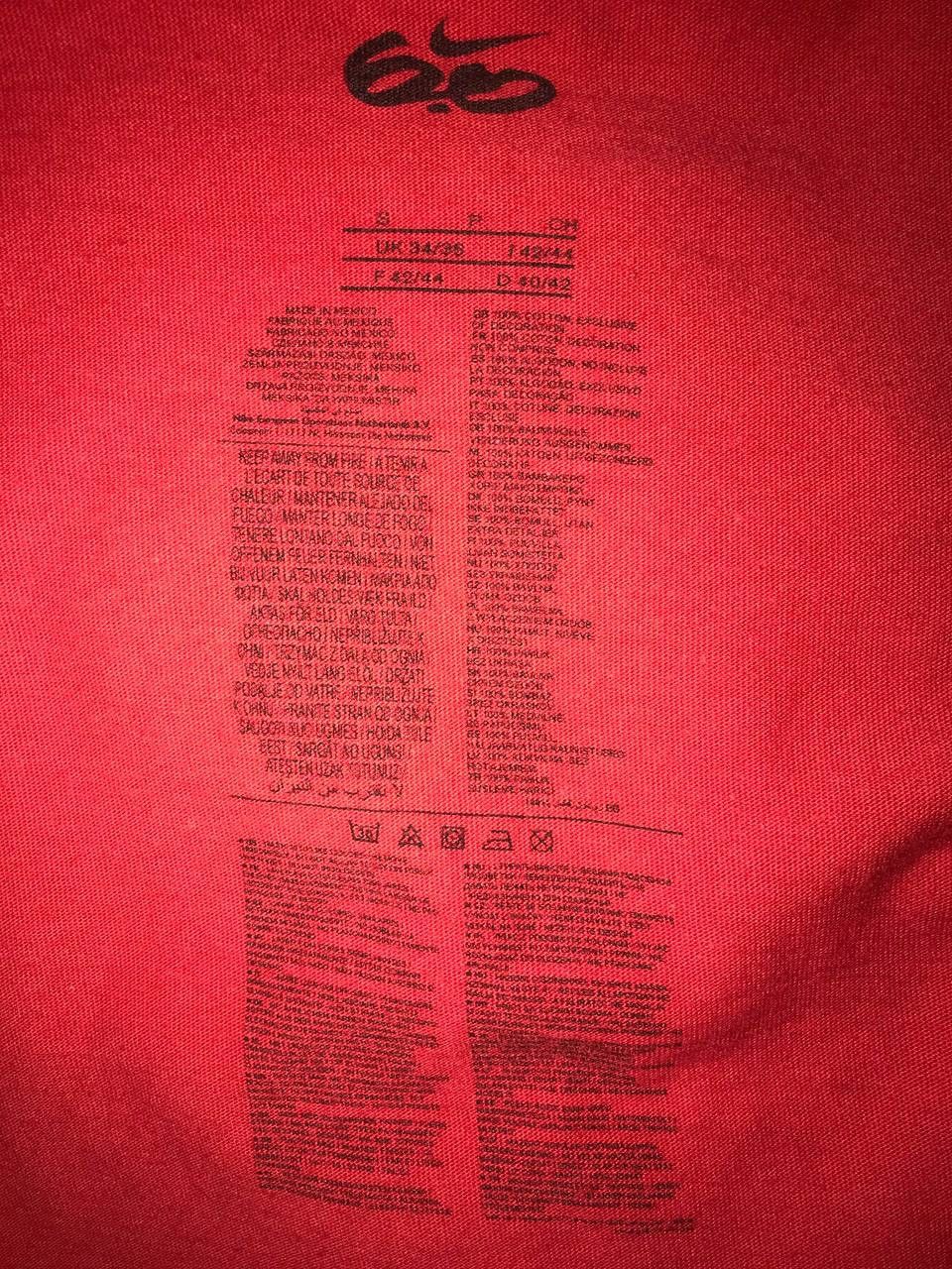 Nike Nike swoosh streetwear vintage overprinted center logo tee Size US XS / EU 42 / 0 - 8 Thumbnail