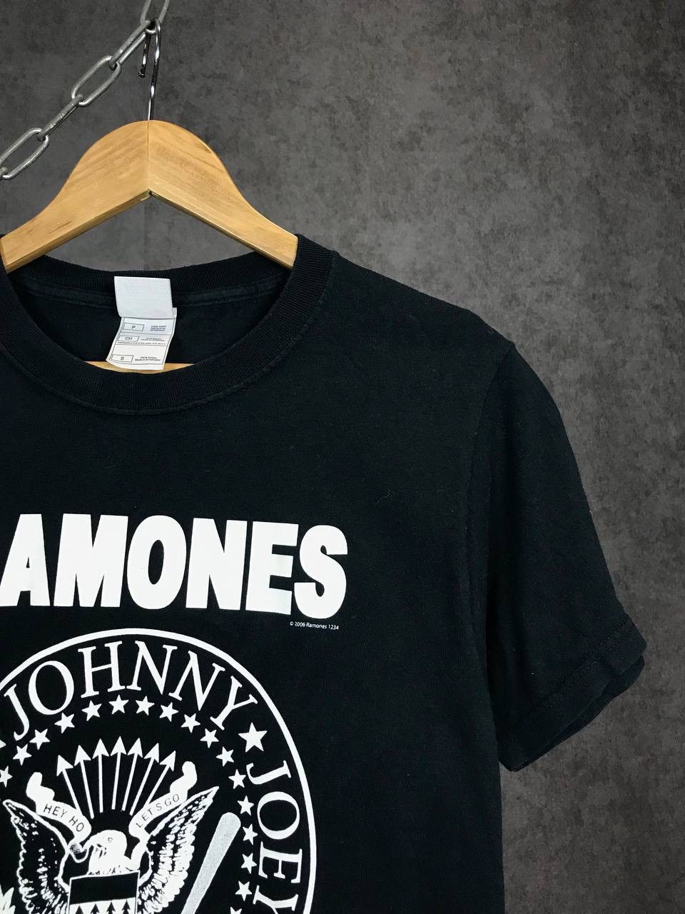 Band Tees × Vintage Ramones 2006 vintage rock overprinted band tee Size US S / EU 44-46 / 1 - 3 Thumbnail
