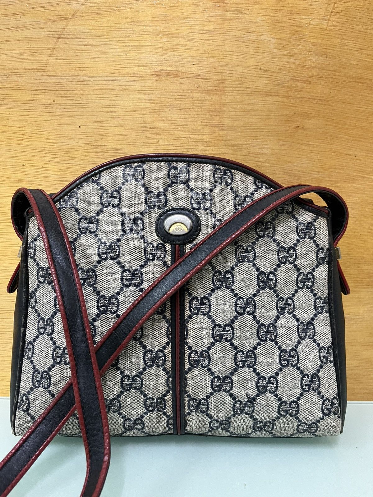Gucci Authentic Vintage GUCCI Sling bag Size ONE SIZE - 3 Thumbnail