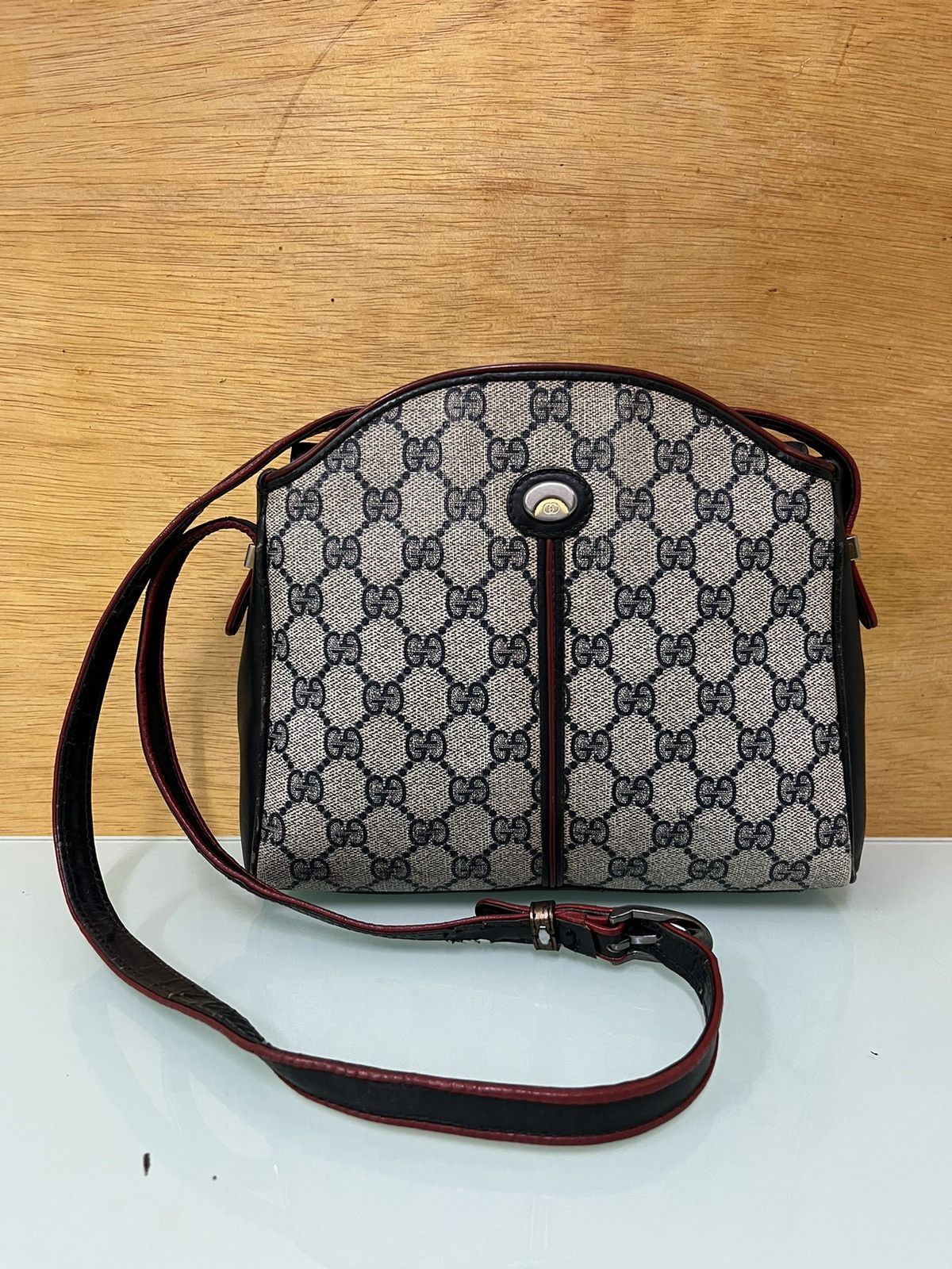 Gucci Authentic Vintage GUCCI Sling bag Size ONE SIZE - 1 Thumbnail