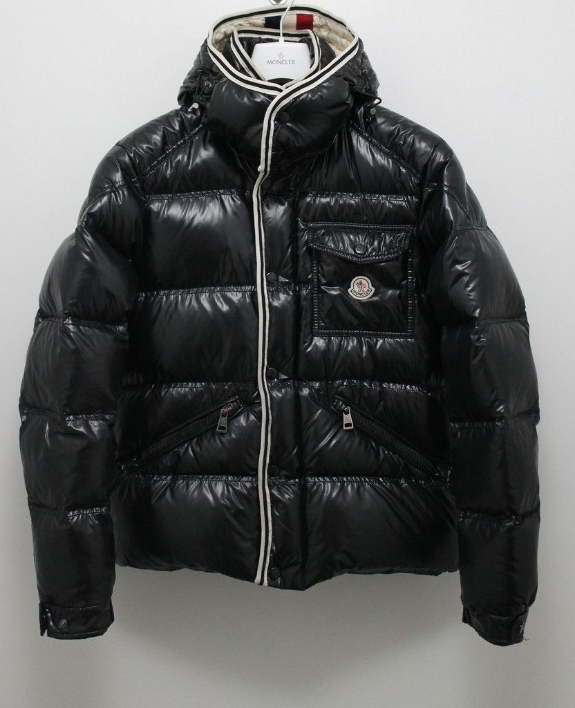 Moncler Mens Pufta Coat: Stylish Winter Essential for Modern Men