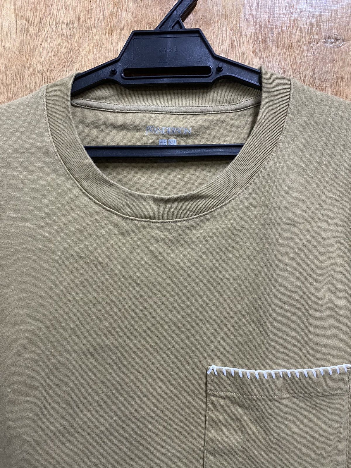 JW Anderson × Uniqlo 🔥Uniqlo x J.W.Anderson Pocket T Size US XL / EU 56 / 4 - 2 Thumbnail