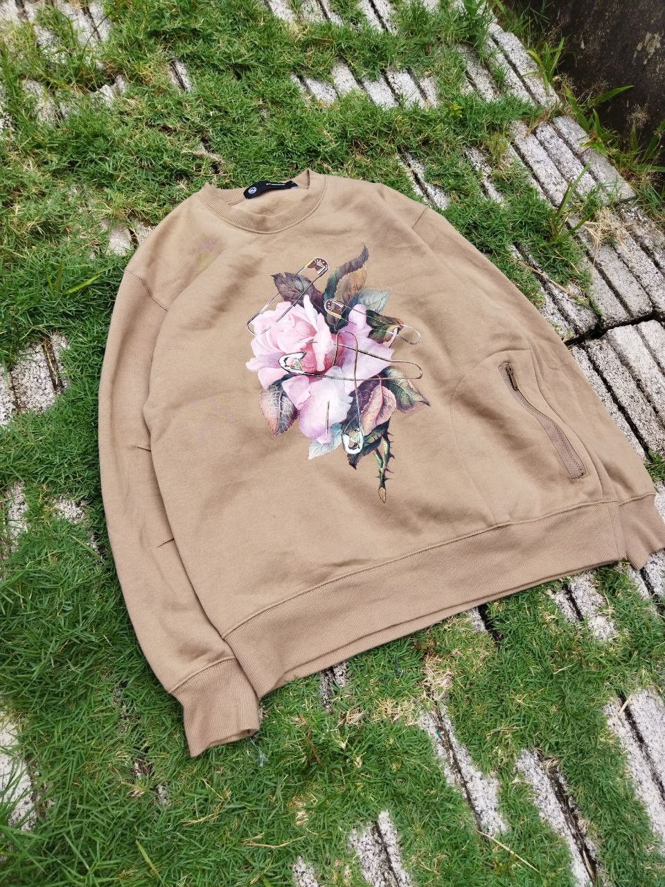 GU × Undercover Undercover x Gu Flower Sweatshirt Size US L / EU 52-54 / 3 - 1 Thumbnail