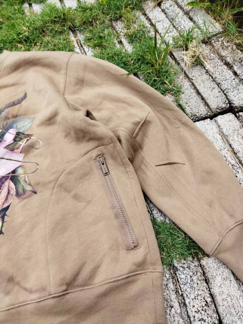 GU × Undercover Undercover x Gu Flower Sweatshirt Size US L / EU 52-54 / 3 - 5 Thumbnail