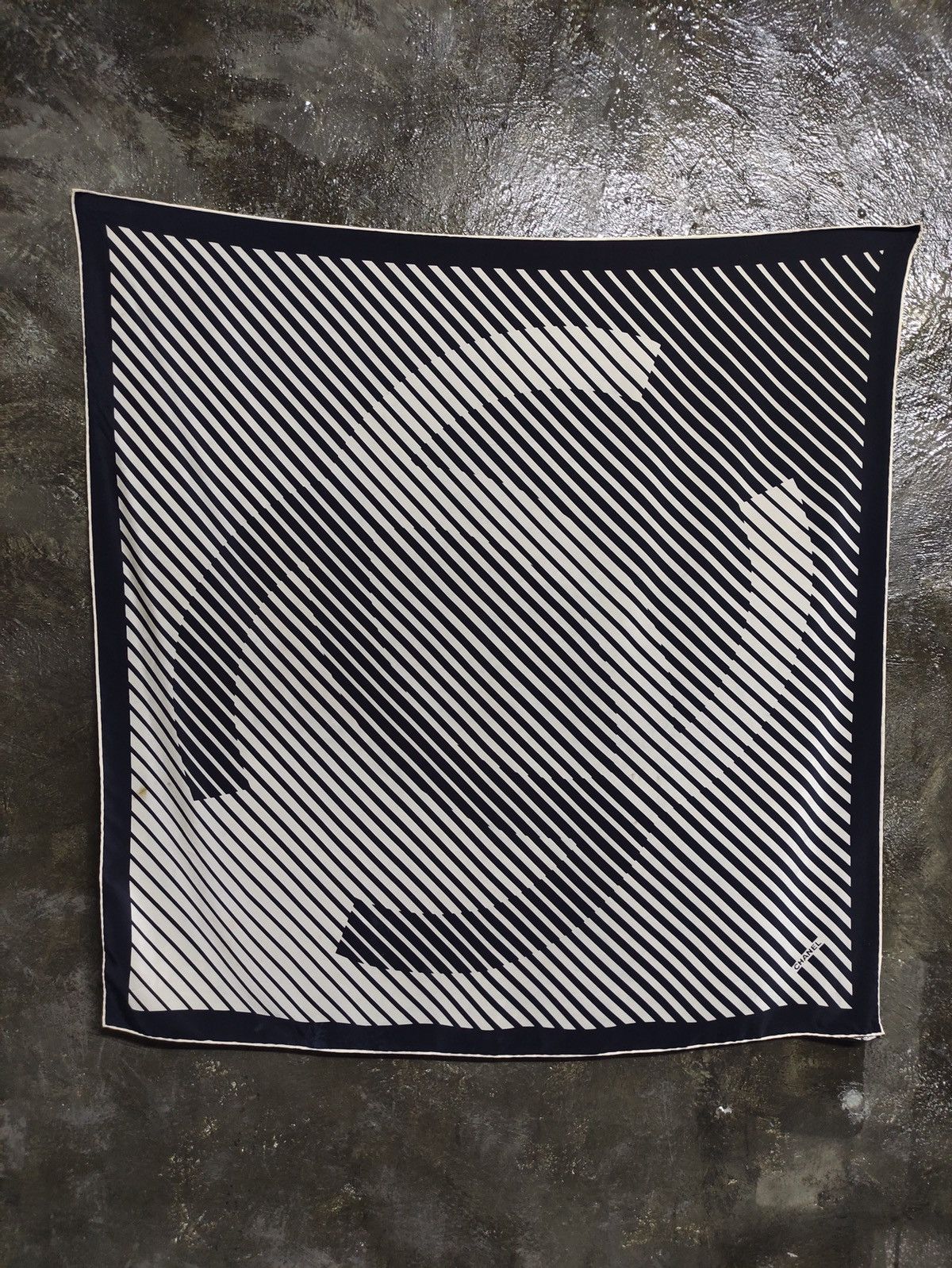Chanel Chanel Monochrome Black & White Size ONE SIZE - 1 Thumbnail