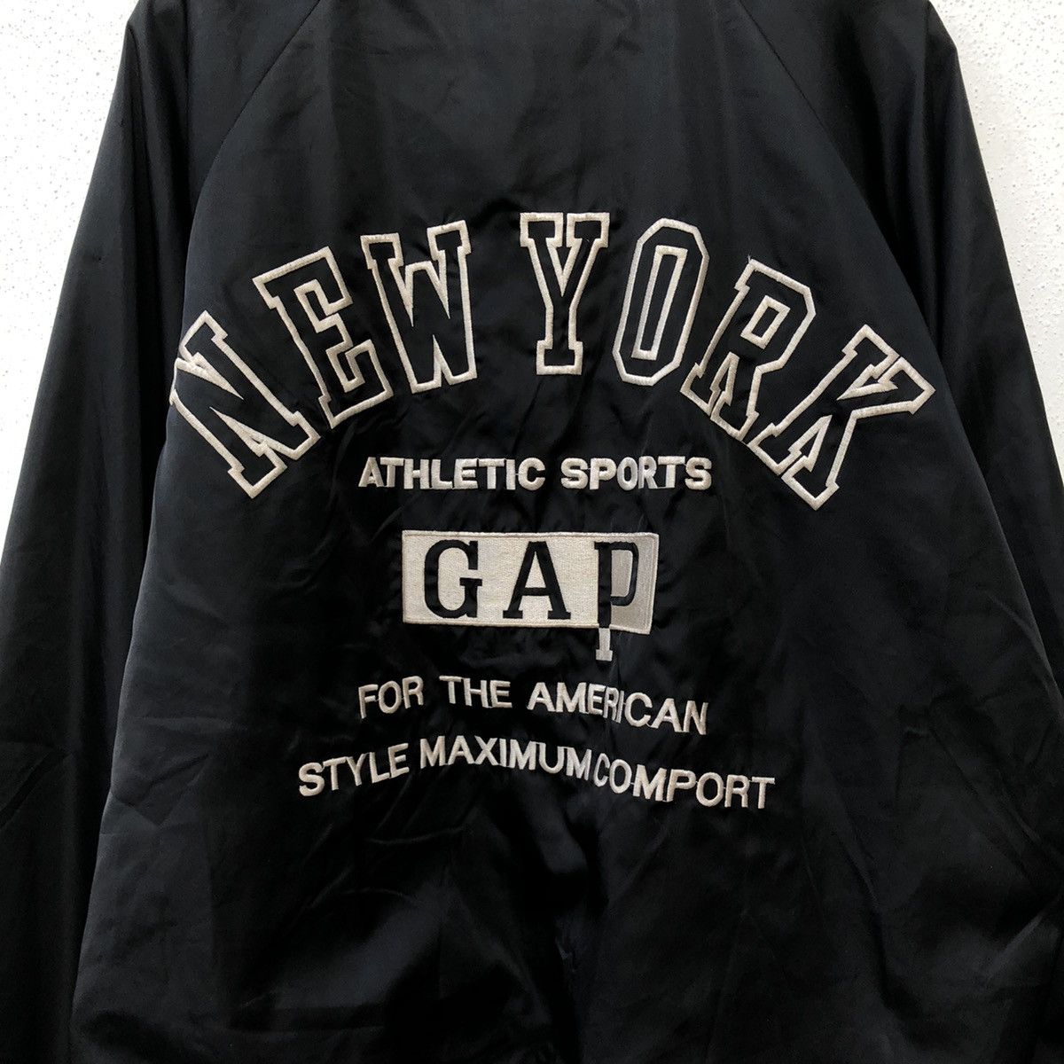 GAP SPELLOUT EMBROIDERED LOGO LIGHT JACKET