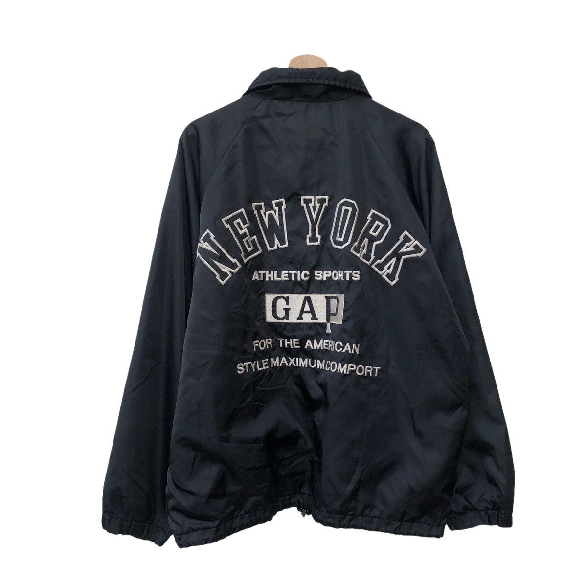 GAP SPELLOUT EMBROIDERED LOGO LIGHT JACKET