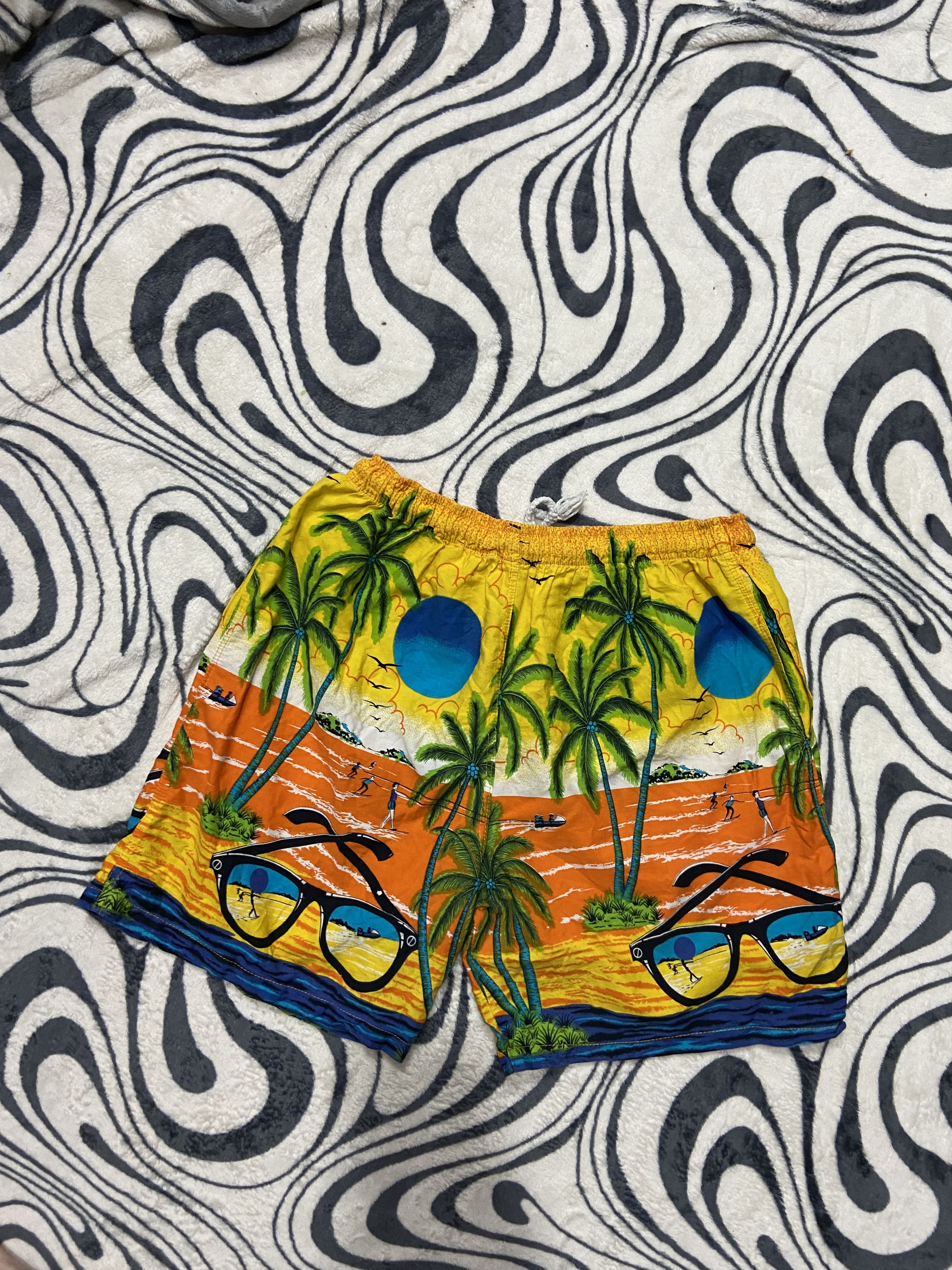 Vintage Vintage 90s Art Shorts Streetwear Brand Tie Dye Hype Size US 34 / EU 50 - 2 Thumbnail