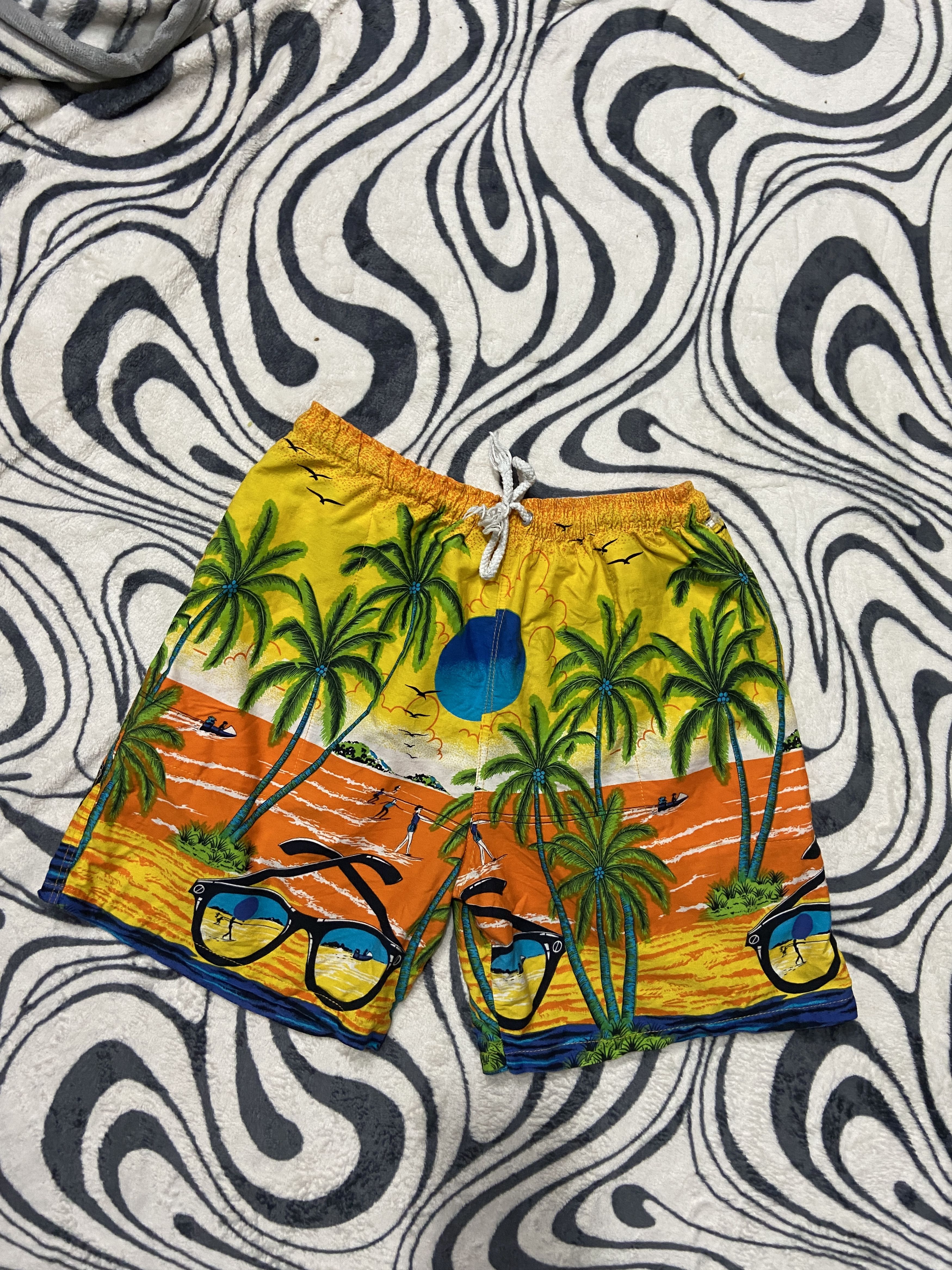 Vintage Vintage 90s Art Shorts Streetwear Brand Tie Dye Hype Size US 34 / EU 50 - 1 Thumbnail