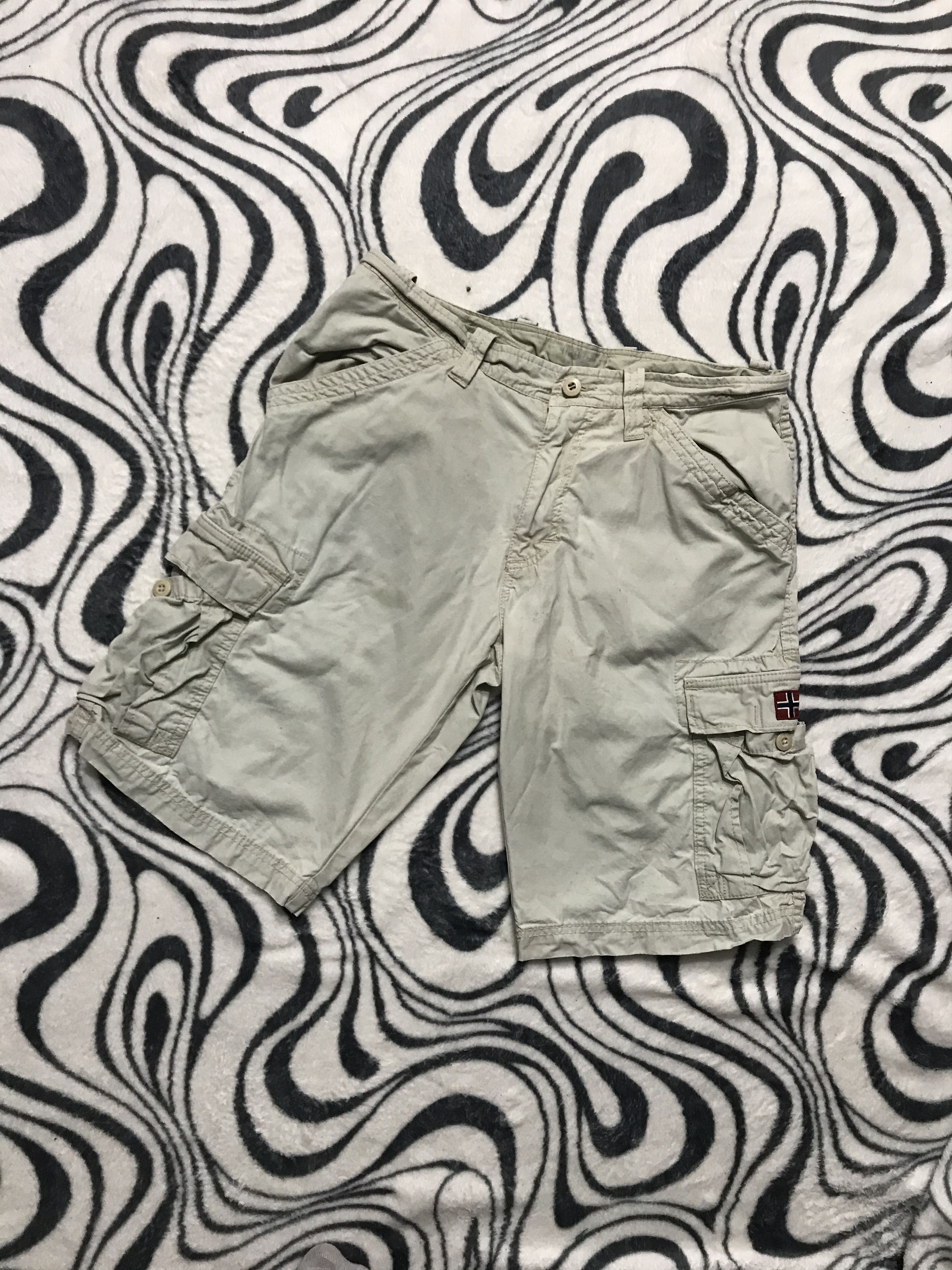 Napapijri × Vintage Napapijri Vintage Mens Cargo Shorts Size US 33 - 1 Thumbnail