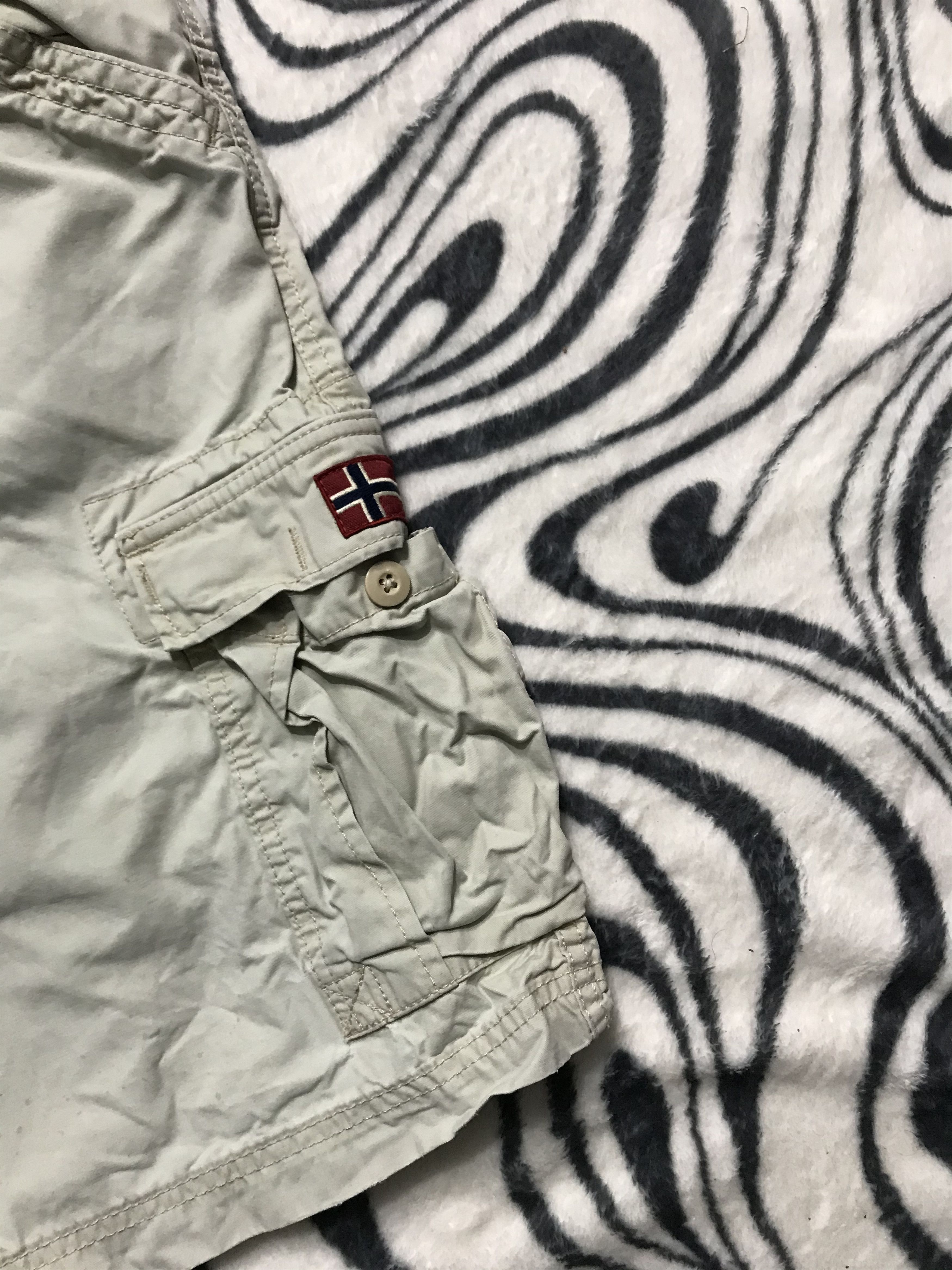 Napapijri × Vintage Napapijri Vintage Mens Cargo Shorts Size US 33 - 3 Thumbnail