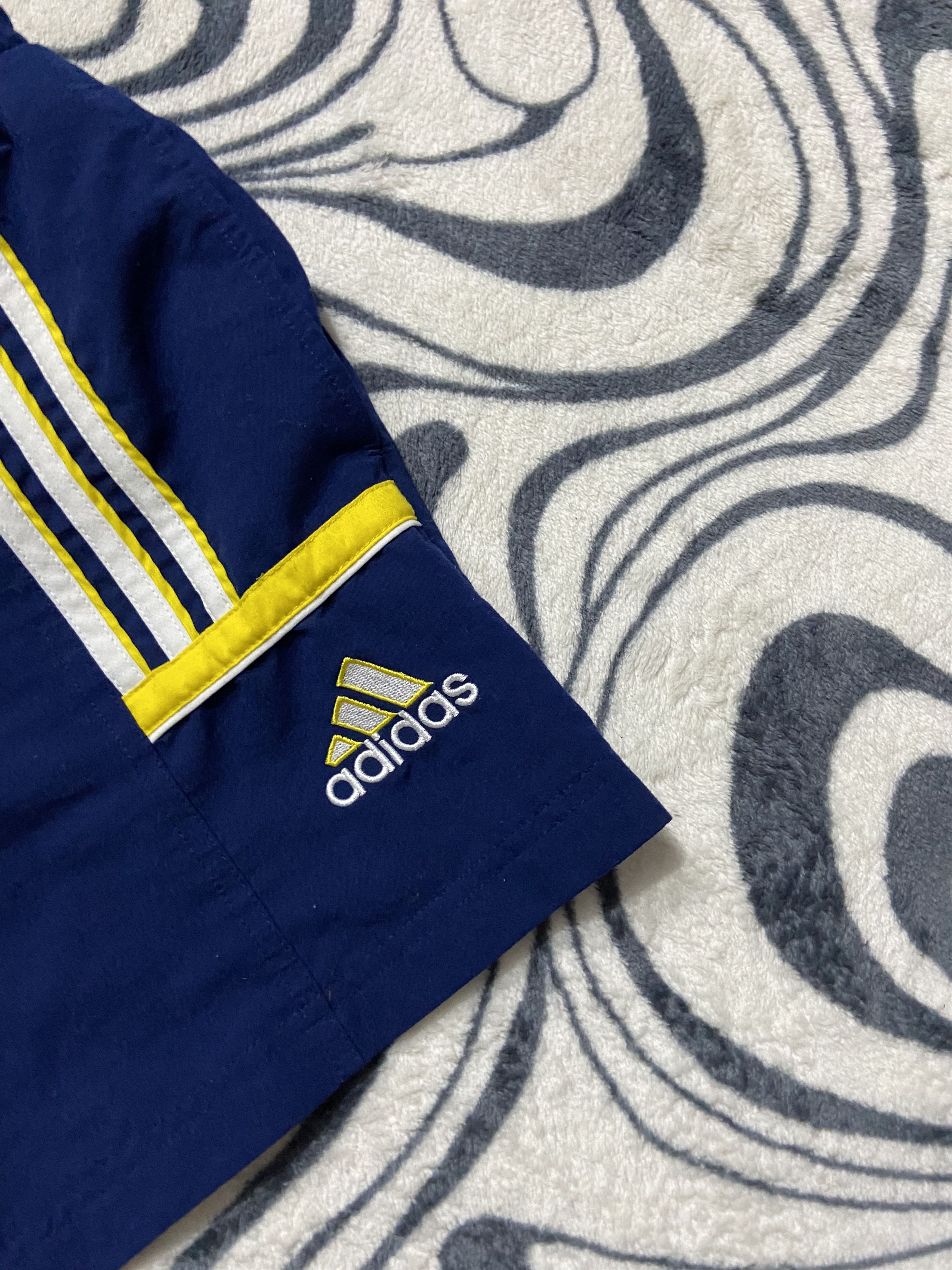 Adidas × Vintage Vintage Adidas Mens Nylon Shorts Y2K Size US 32 / EU 48 - 2 Thumbnail