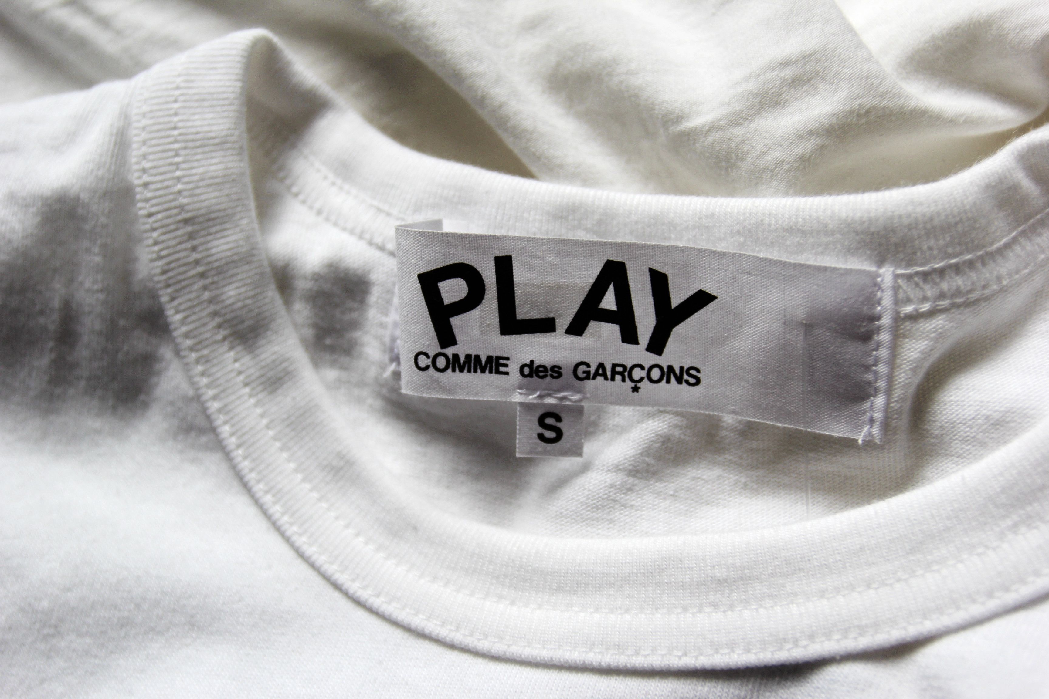Comme des Garcons PLAY BNWT AW20 COMME DES GARCONS PLAY POLKA DOT 2HEART TSHIRT S Size US S / EU 44-46 / 1 - 9 Thumbnail