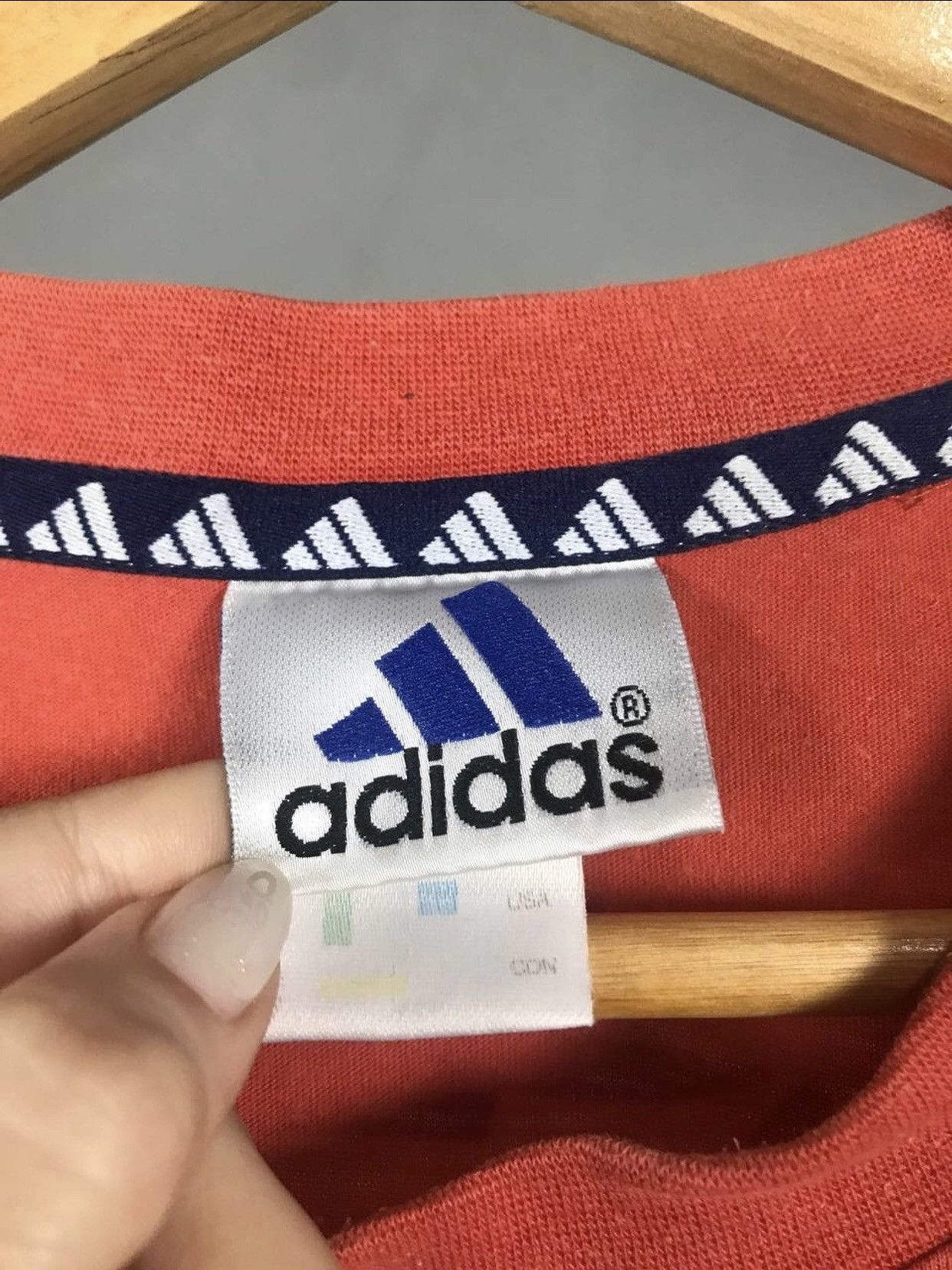 Adidas Adidas vintage streetwear center logo tee Size US XXL / EU 58 / 5 - 3 Thumbnail
