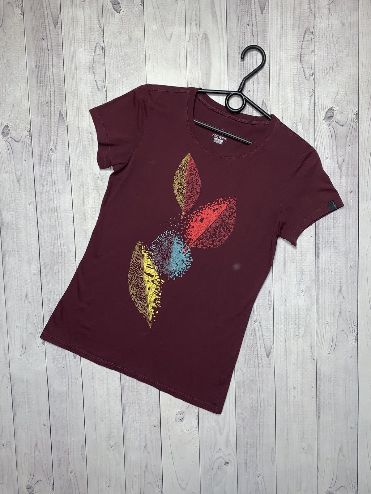 Arc'teryx Arcteryx women’s tee big logo rare size S Size S / US 4 / IT 40 - 1 Thumbnail