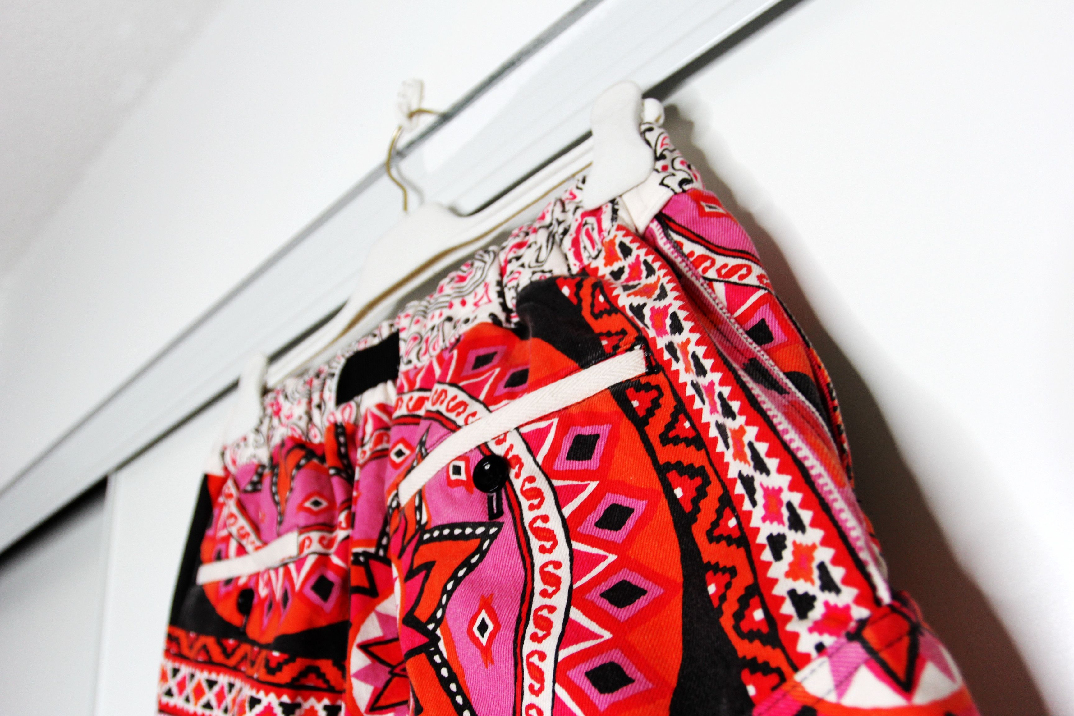 Sacai BNWT SS22 SACAI PINK GEOMETRIC PRINTED SHORTS 1 Size US 30 / EU 46 - 6 Thumbnail