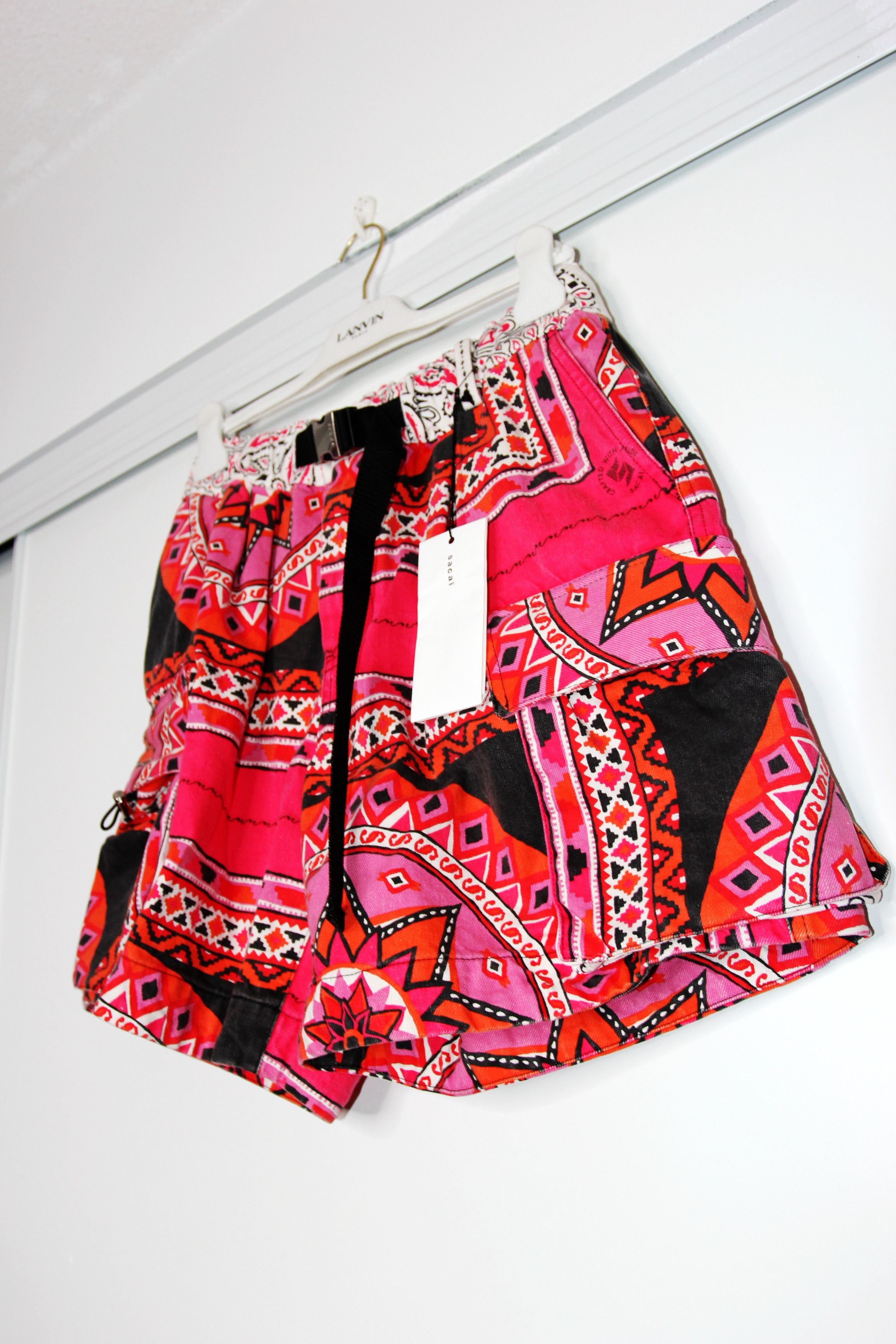 Sacai BNWT SS22 SACAI PINK GEOMETRIC PRINTED SHORTS 1 Size US 30 / EU 46 - 5 Thumbnail