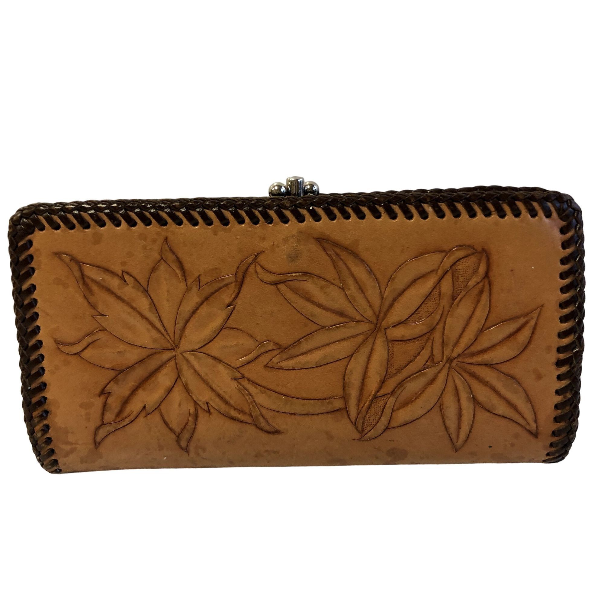 Unkwn 70s HANDMADE Tooled FLORAL Leather LACED Wallet Clutch Purse Size ONE SIZE - 2 Preview