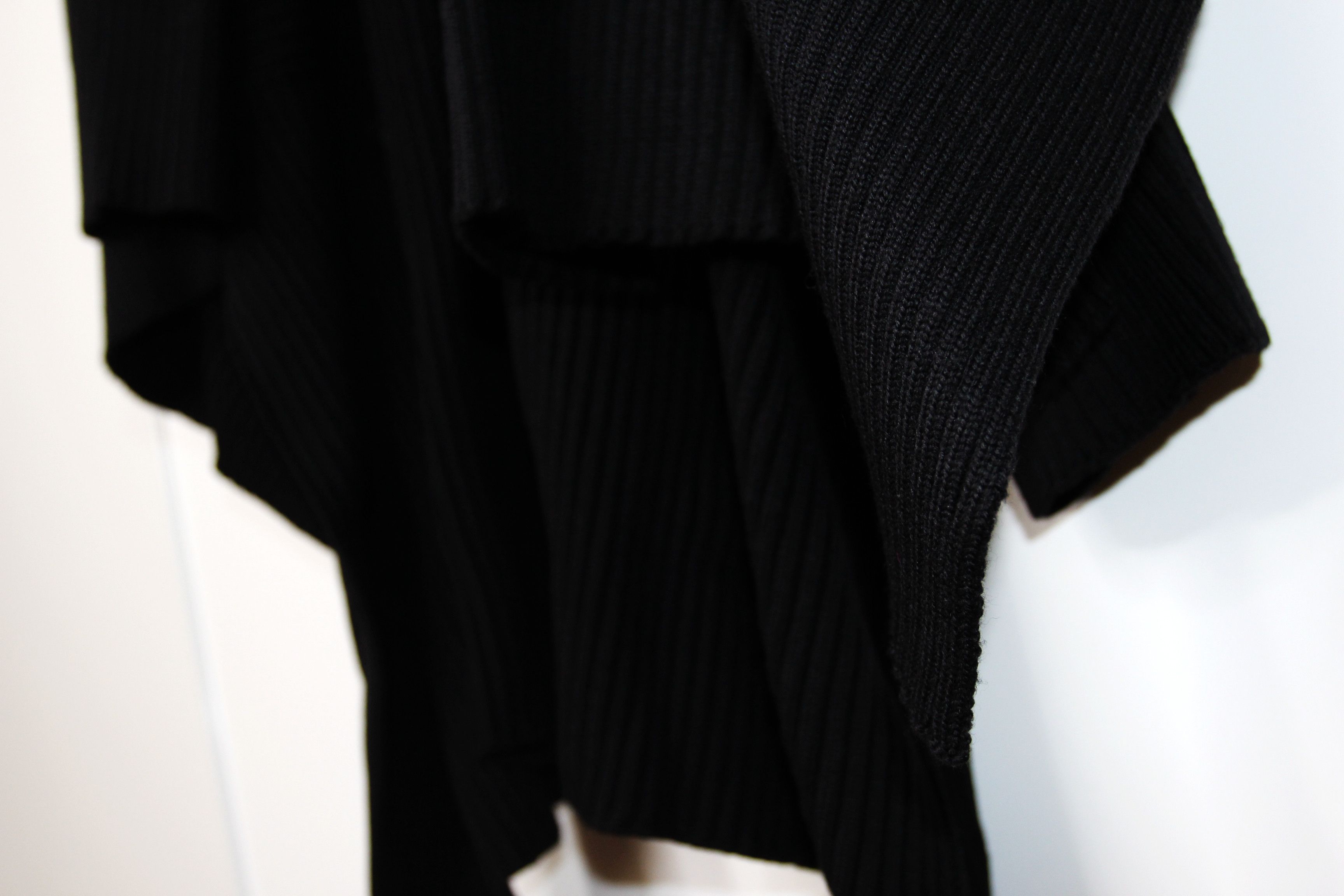 Maison Margiela AW15 MAISON MARTIN MARGIELA ASYMMETRICAL KNIT L Size US L / EU 52-54 / 3 - 4 Thumbnail
