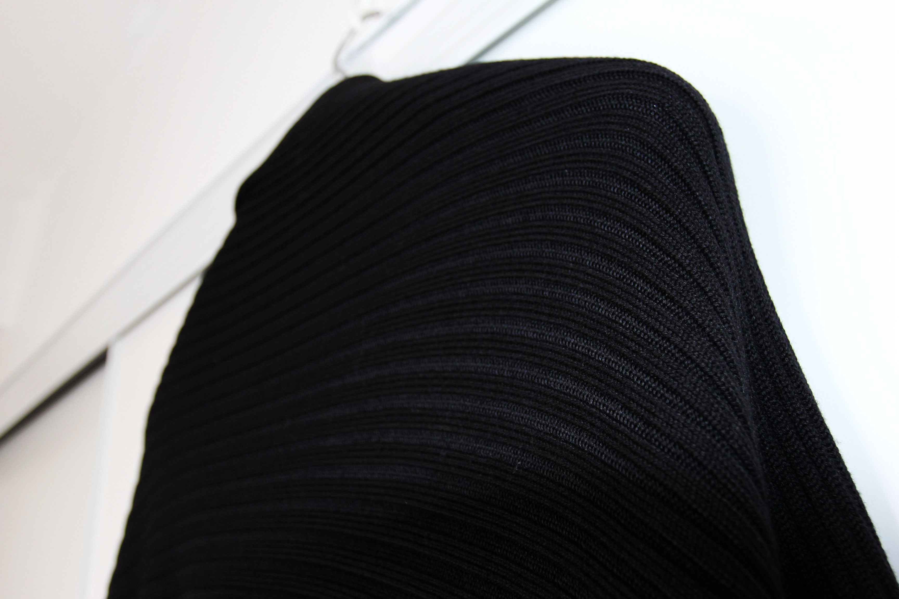 Maison Margiela AW15 MAISON MARTIN MARGIELA ASYMMETRICAL KNIT L Size US L / EU 52-54 / 3 - 6 Thumbnail
