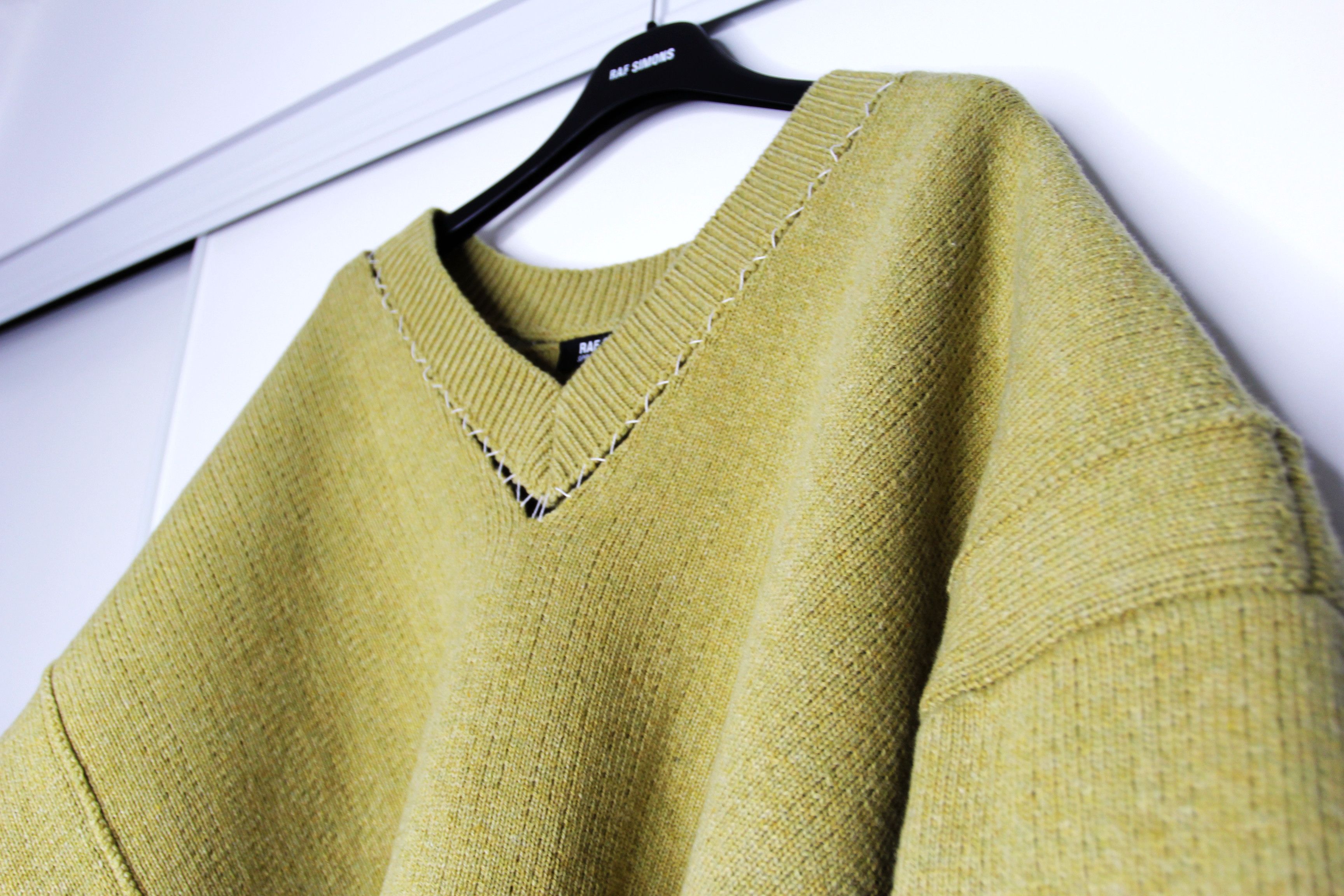 Raf Simons BNWT SS22 RAF SIMONS V NECK OVERSIZED SWEATER 1 Size US S / EU 44-46 / 1 - 4 Thumbnail