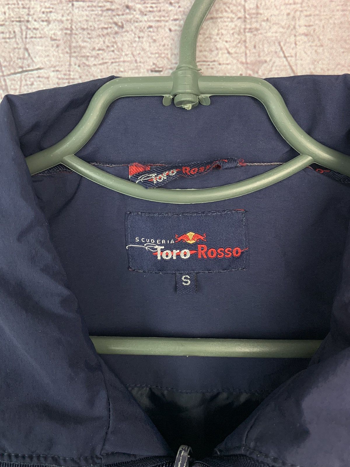 Red Bull Vintage Red Bull Toro Rosso Racing Vest Jacket Size US S / EU 44-46 / 1 - 9 Thumbnail