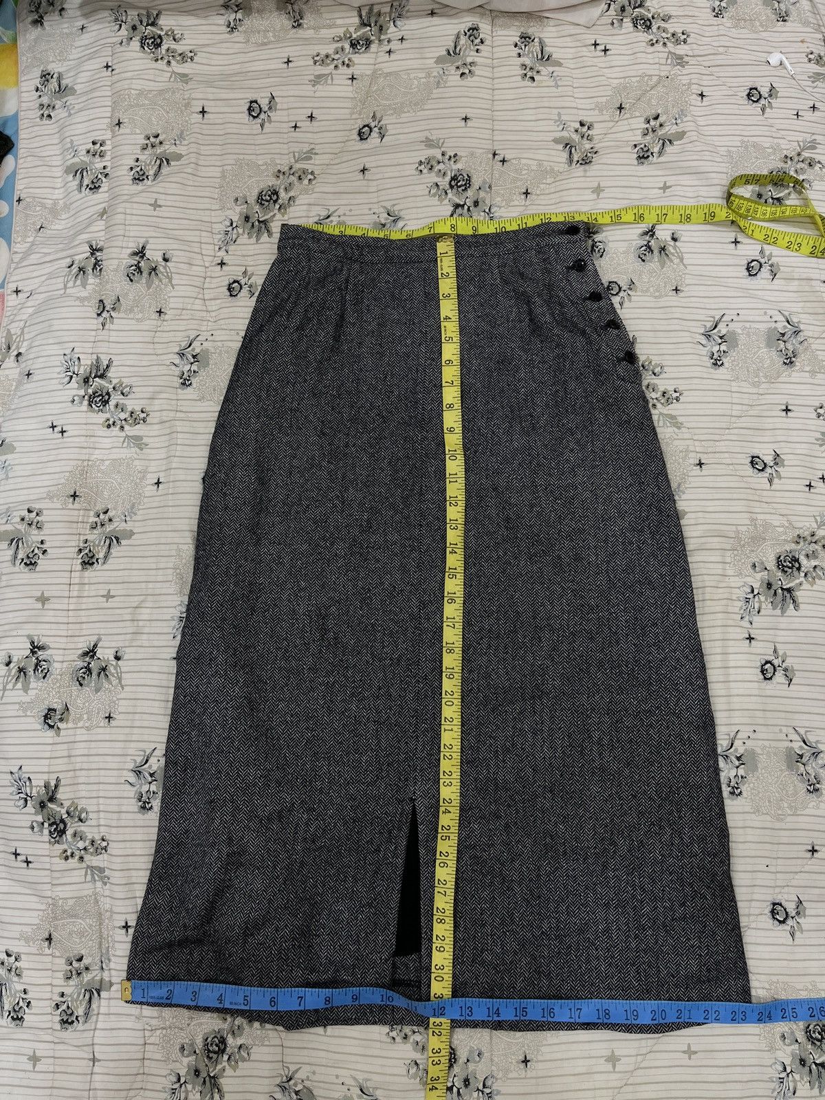 Issey Miyake (Kkk). MADEMOISELLE NON NON JAPANESE HYPEBEAST SKIRT Size 27" / US 4 / IT 40 - 12 Thumbnail