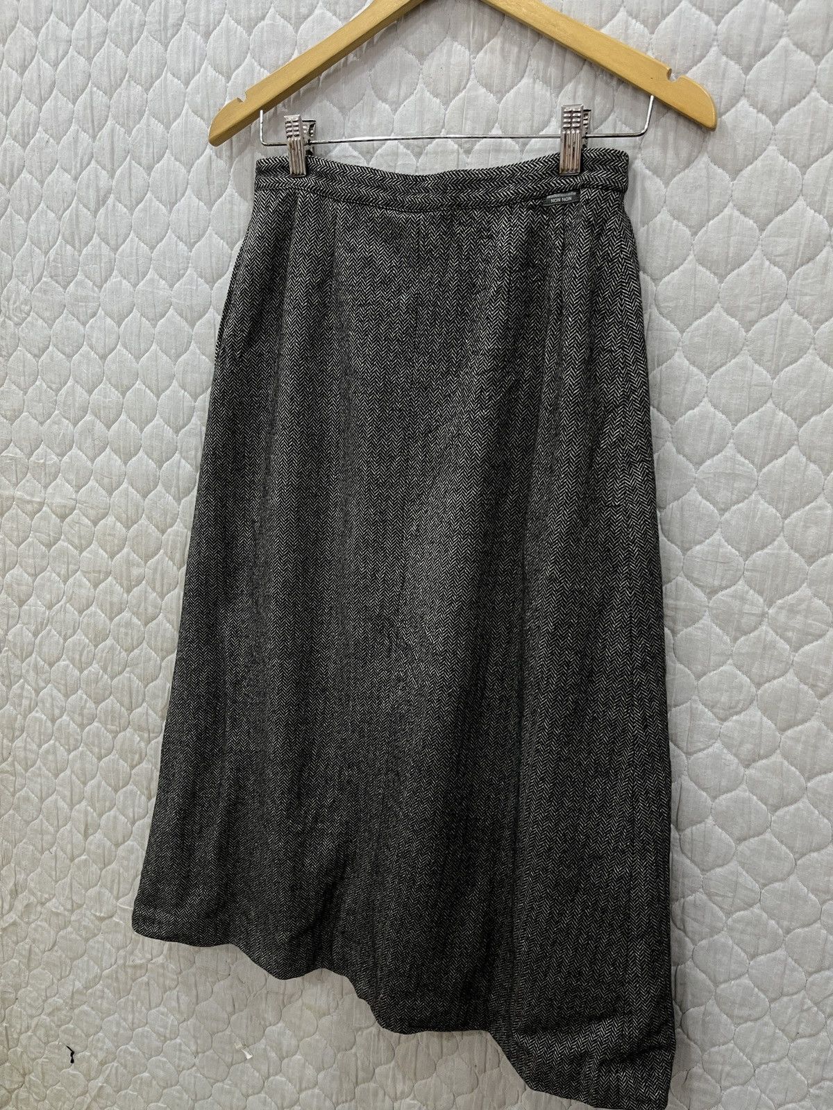 Issey Miyake (Kkk). MADEMOISELLE NON NON JAPANESE HYPEBEAST SKIRT Size 27" / US 4 / IT 40 - 6 Thumbnail