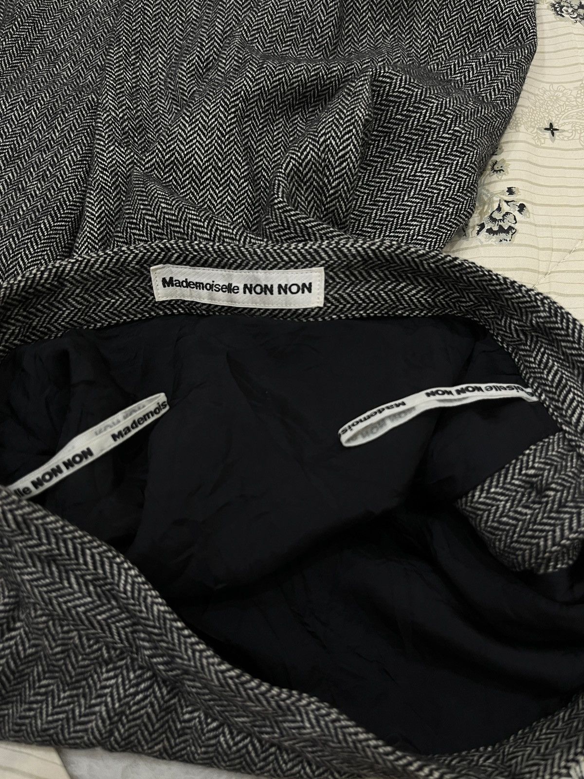 Issey Miyake (Kkk). MADEMOISELLE NON NON JAPANESE HYPEBEAST SKIRT Size 27" / US 4 / IT 40 - 8 Thumbnail