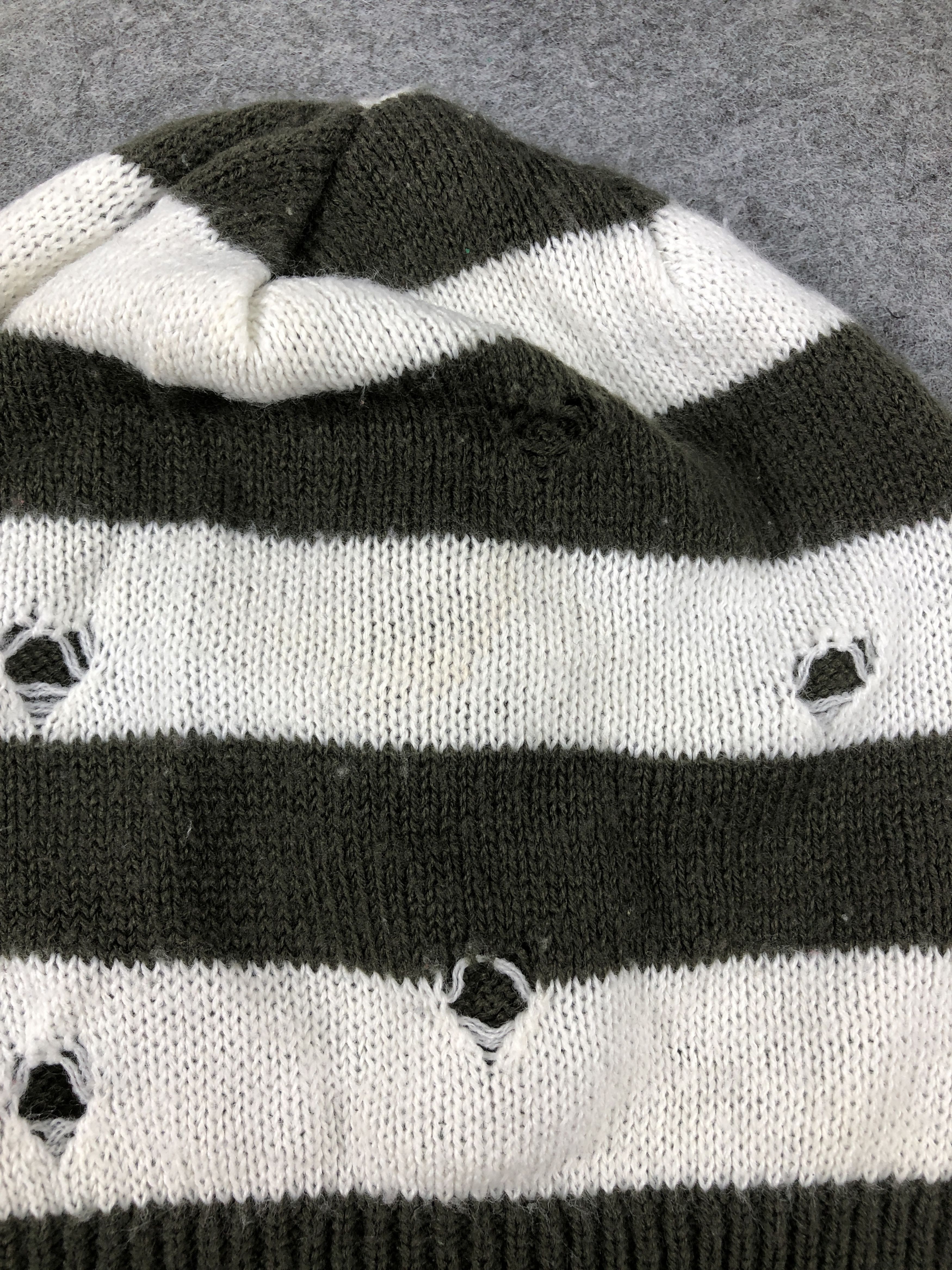 Japanese Brand Vintage Japan Brand Distress Style Beanie/Snow Hat/Snow Cap Size ONE SIZE - 5 Thumbnail