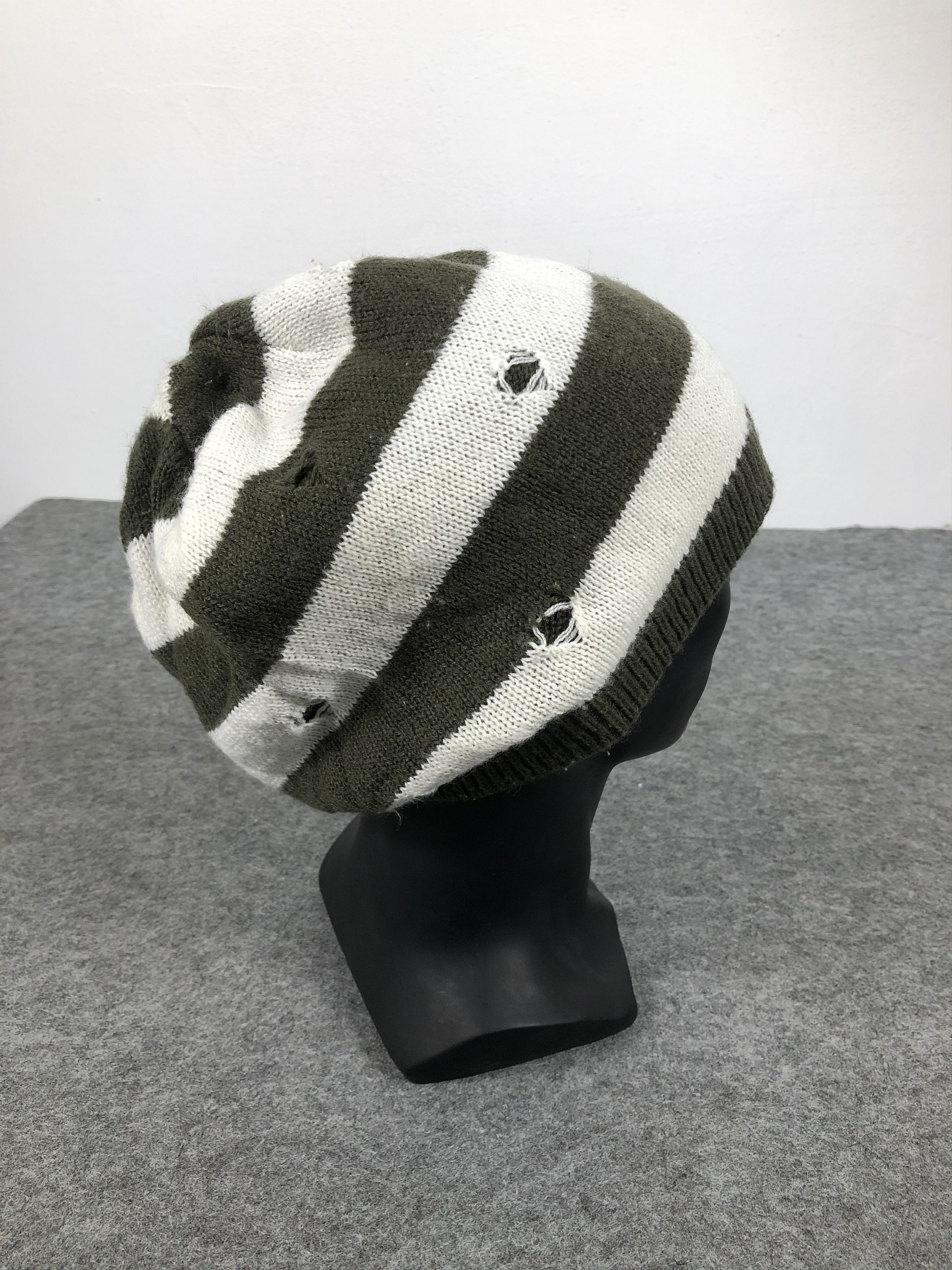 Japanese Brand Vintage Japan Brand Distress Style Beanie/Snow Hat/Snow Cap Size ONE SIZE - 4 Thumbnail
