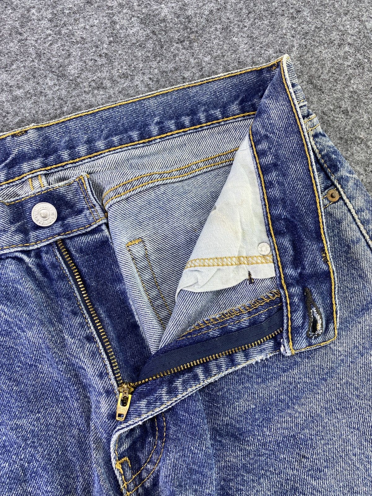 Jean × Levi's × Vintage VINTAGE LEVIS 505 DISTRESSED STONE WASH JEANS - J030 Size US 34 / EU 50 - 4 Thumbnail
