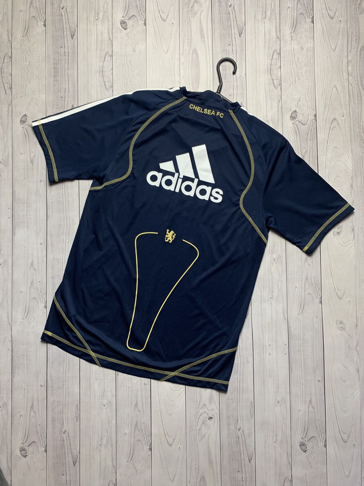 Adidas × Chelsea Soccer × Vintage Vintage Soccer jersey Chelsea adidas size S Size US S / EU 44-46 / 1 - 7 Thumbnail