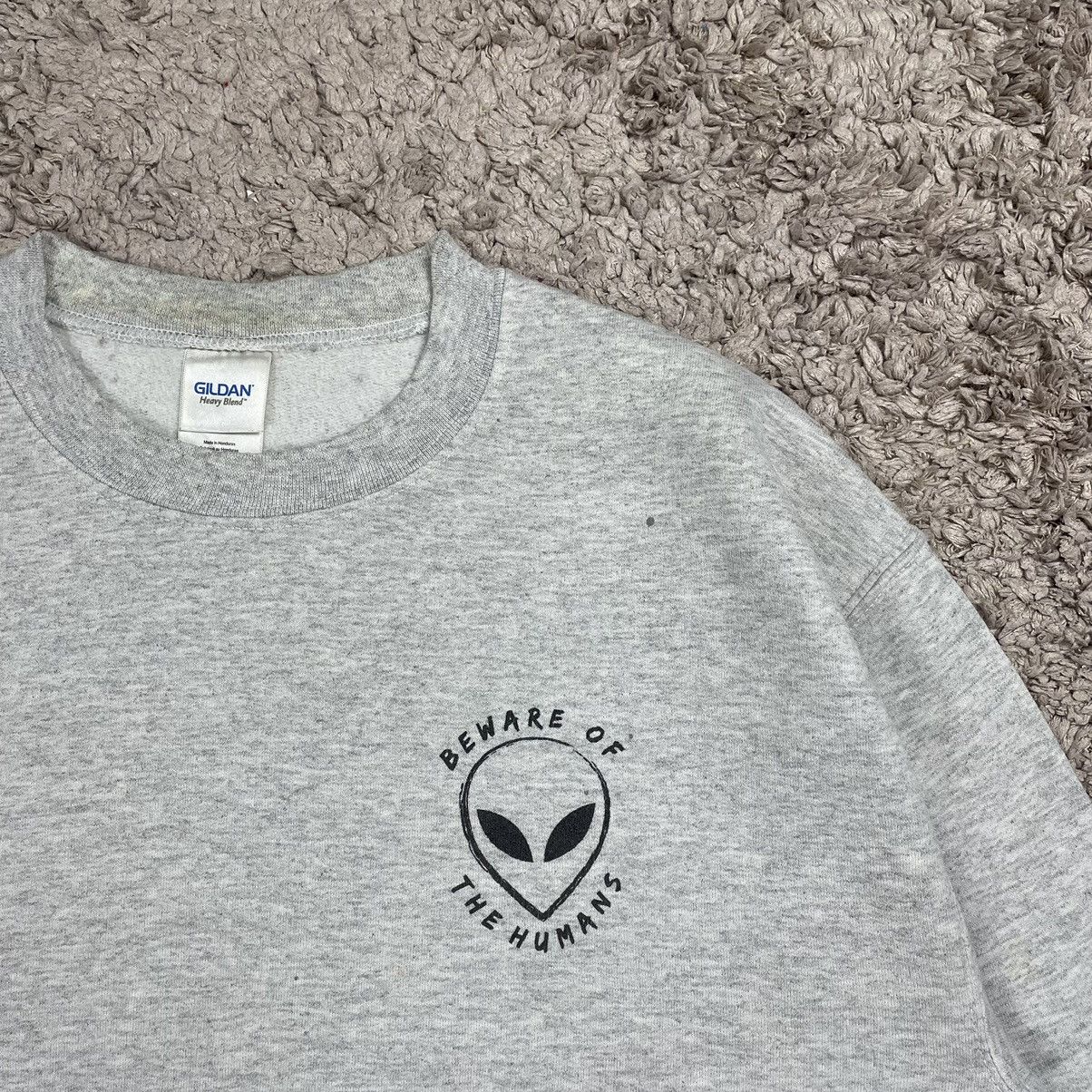 Alien Workshop × Gildan × Vintage Vintage Alien Beware Of The Human Sweatshirt Size US M / EU 48-50 / 2 - 6 Thumbnail