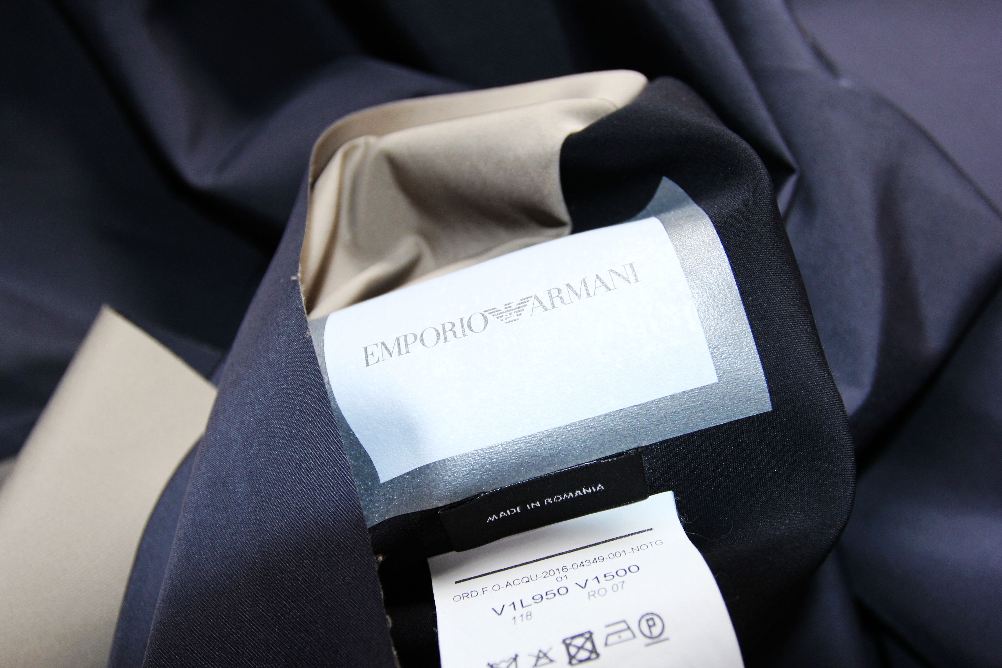 Emporio Armani AW16 EMPORIO ARMANI LASER CUT REVERSIBLE COAT 50 Size US M / EU 48-50 / 2 - 15 Thumbnail