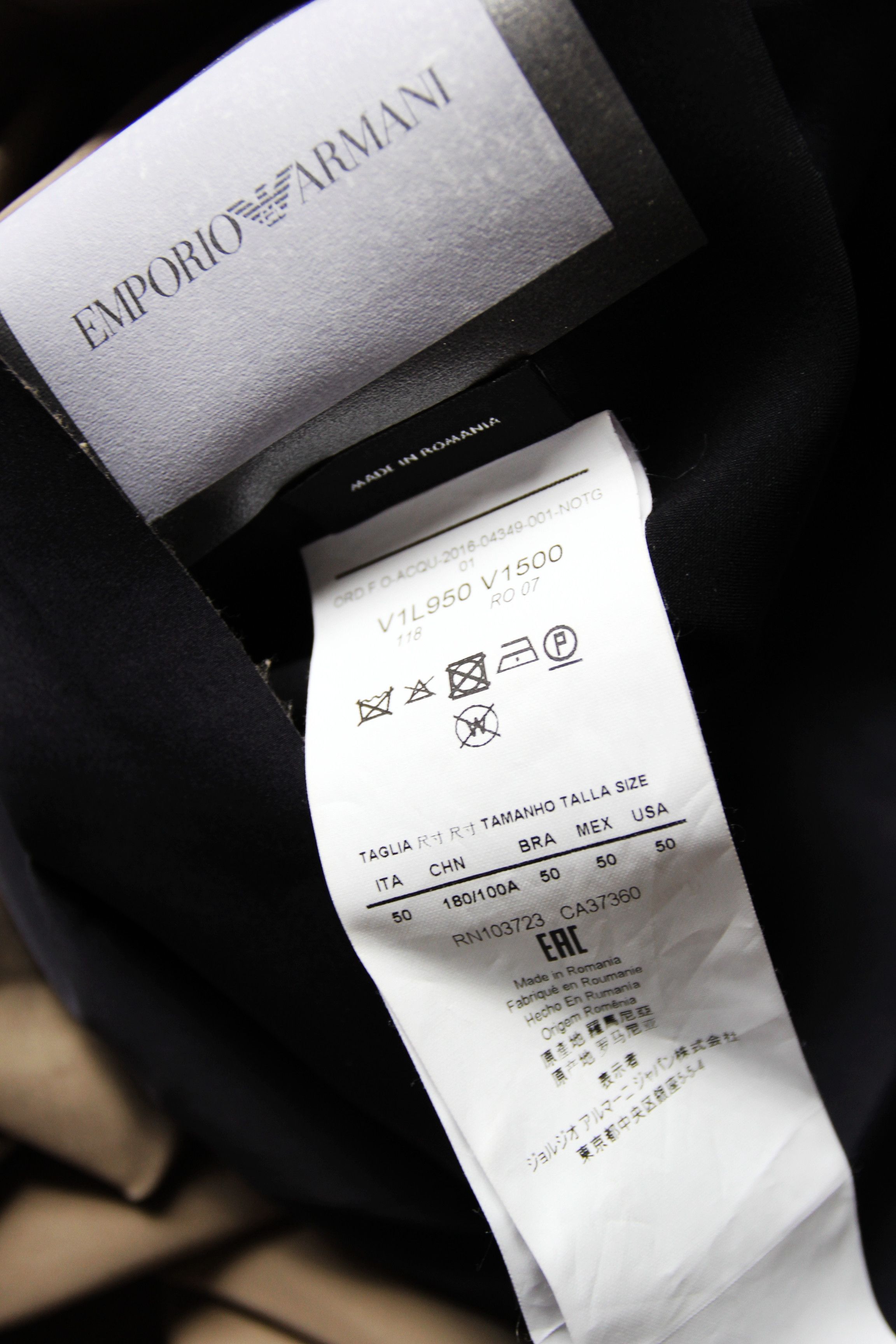 Emporio Armani AW16 EMPORIO ARMANI LASER CUT REVERSIBLE COAT 50 Size US M / EU 48-50 / 2 - 16 Thumbnail