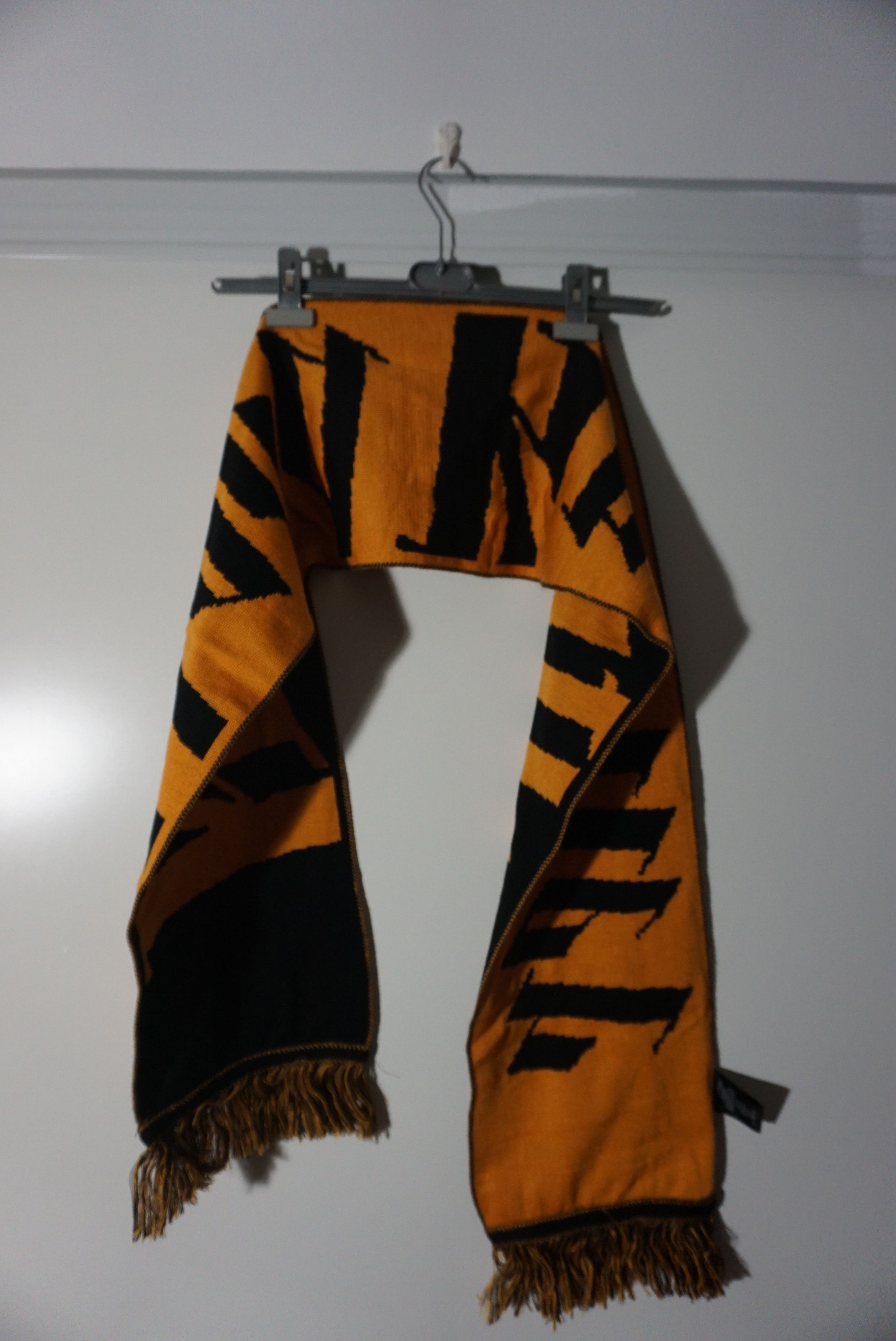 Blood Brother BNWT AW17 BLOOD BROTHER DARK THAMES SCARF Size ONE SIZE - 3 Thumbnail