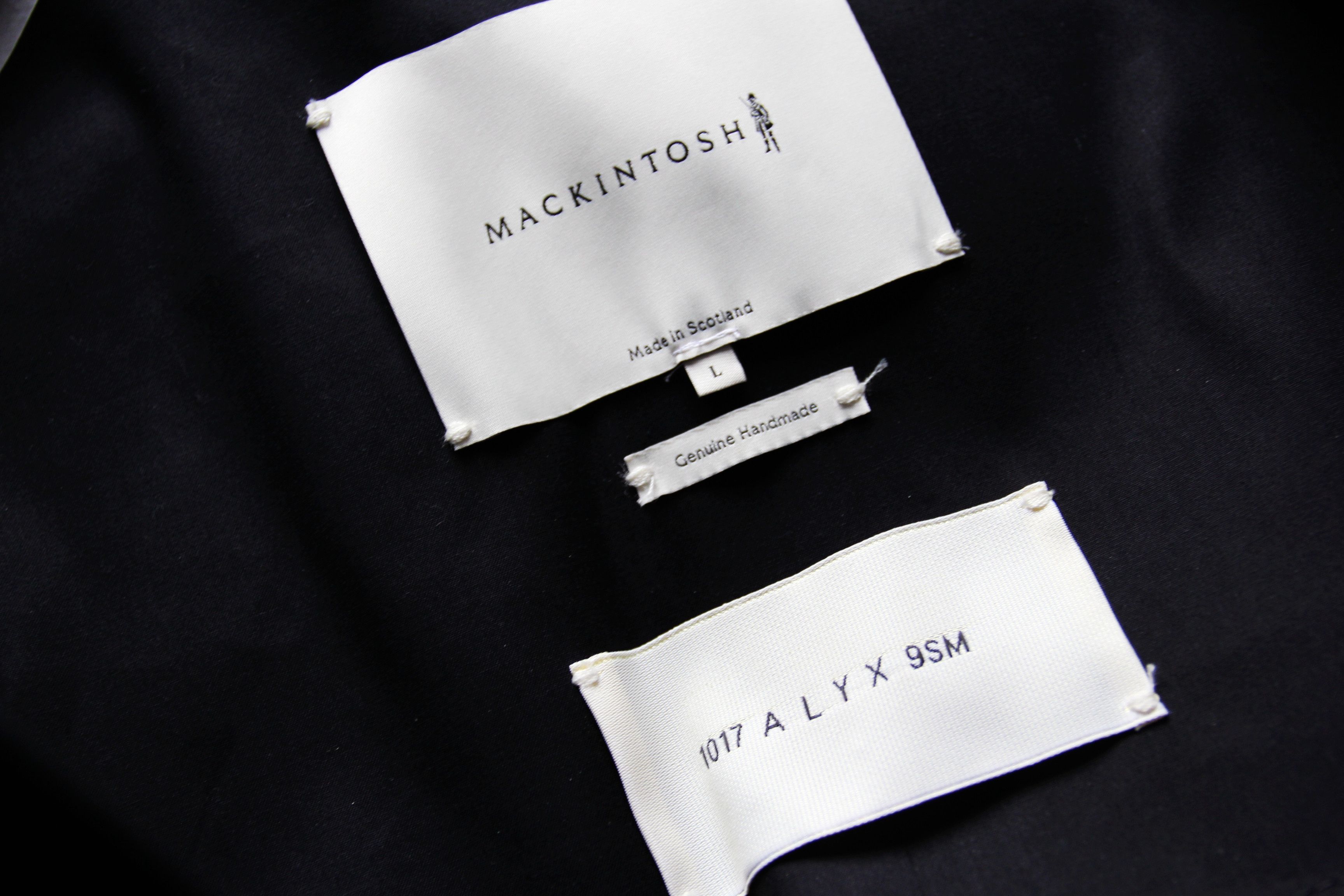 1017 ALYX 9SM BNWT AW19 MACKINTOSH x 1017 ALYX 9SM BUCKLE COAT L Size US L / EU 52-54 / 3 - 16 Thumbnail