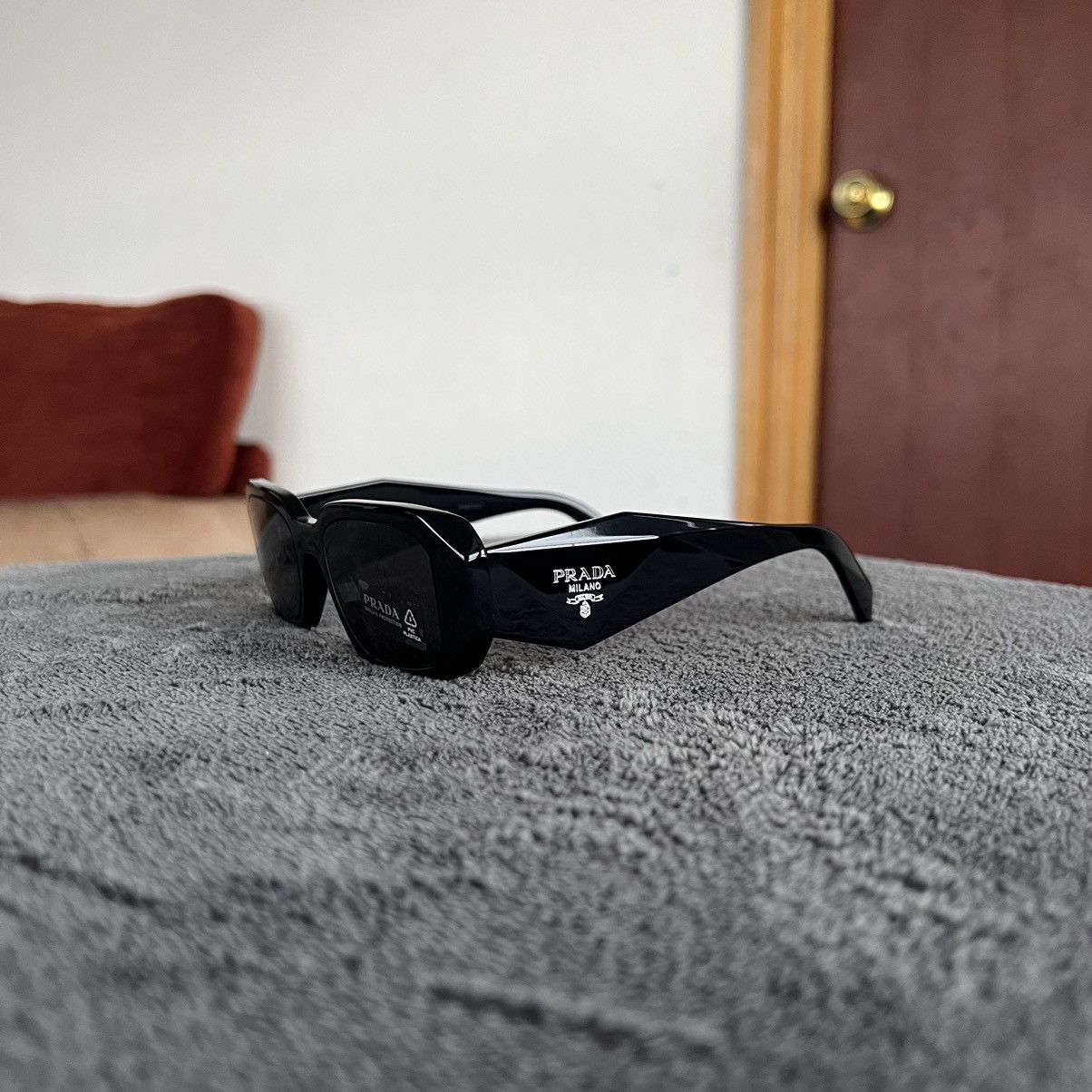 Prada Prada Runaway Sunglasses SPR 17W RARE! Size ONE SIZE - 2 Thumbnail