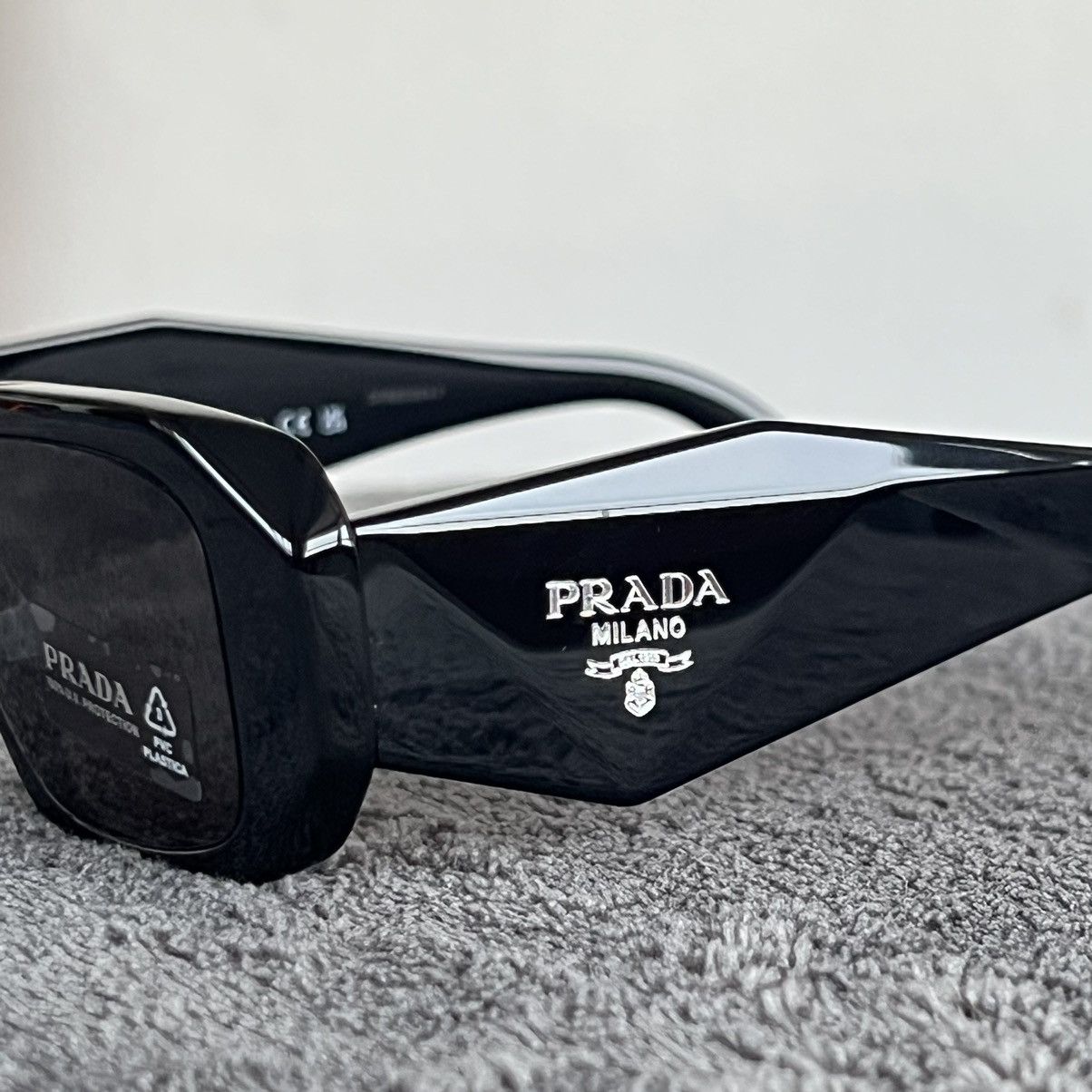 Prada Prada Runaway Sunglasses SPR 17W RARE! Size ONE SIZE - 3 Thumbnail