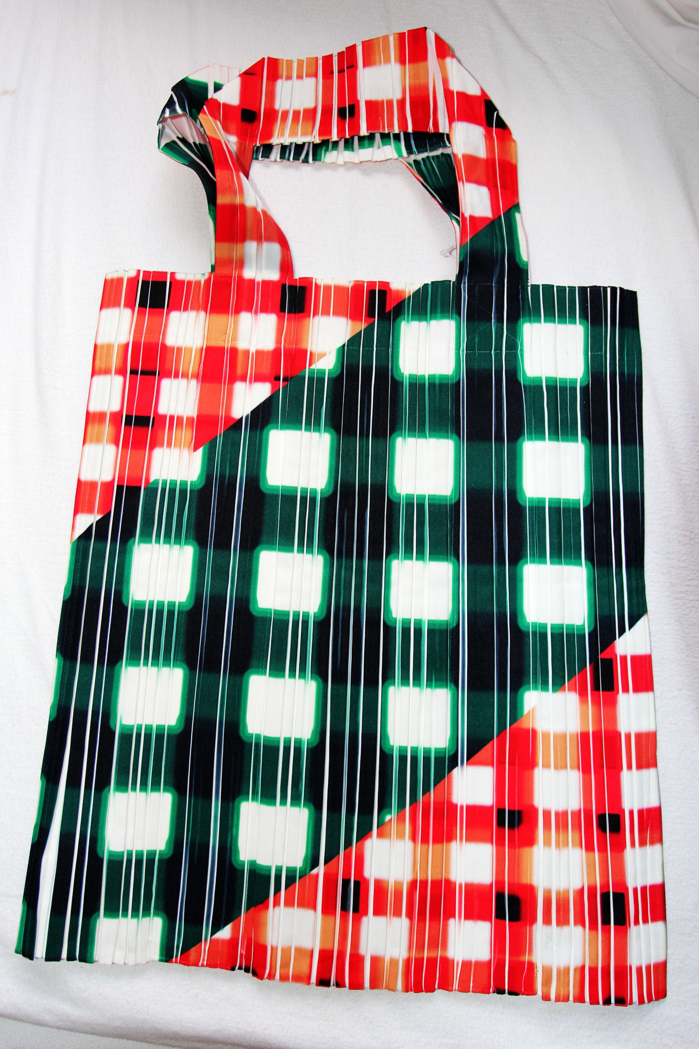 Issey Miyake BNWT AW21 ISSEY MIYAKE PLEATS PLEASE TREK TOTE BAG GREEN Size ONE SIZE - 4 Thumbnail