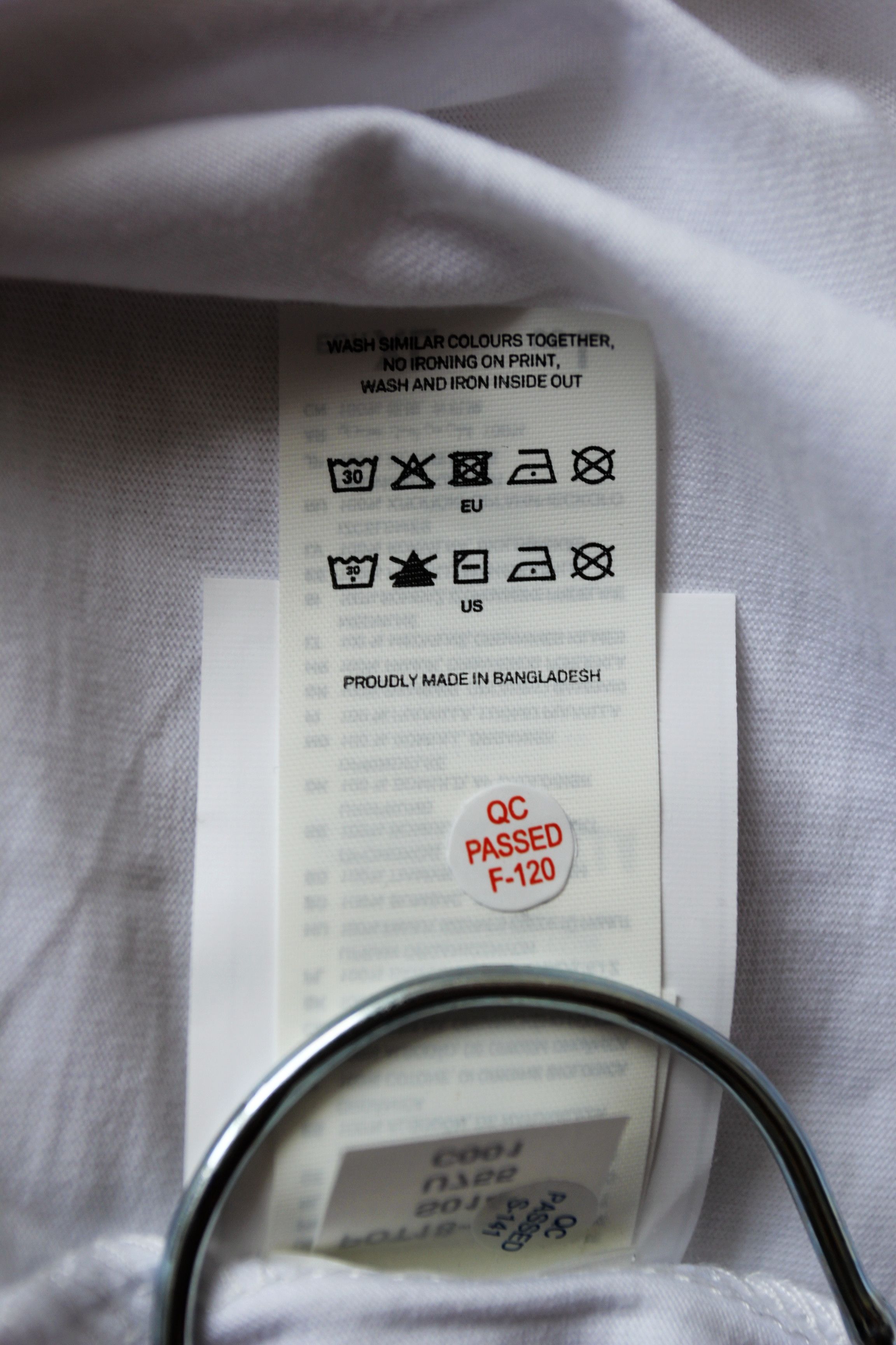 Other BNWT SS20 REILLY "FAKE" DESIGNER COLLAGE TSHIRT L Size US L / EU 52-54 / 3 - 11 Thumbnail