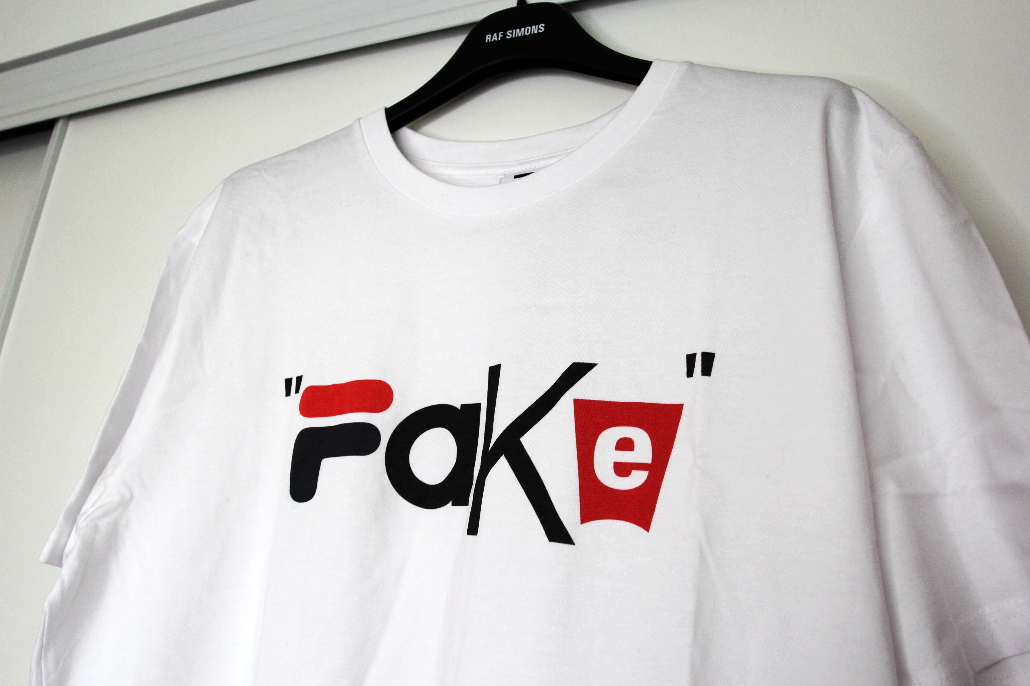 Other BNWT SS20 REILLY "FAKE" DESIGNER COLLAGE TSHIRT L Size US L / EU 52-54 / 3 - 4 Thumbnail