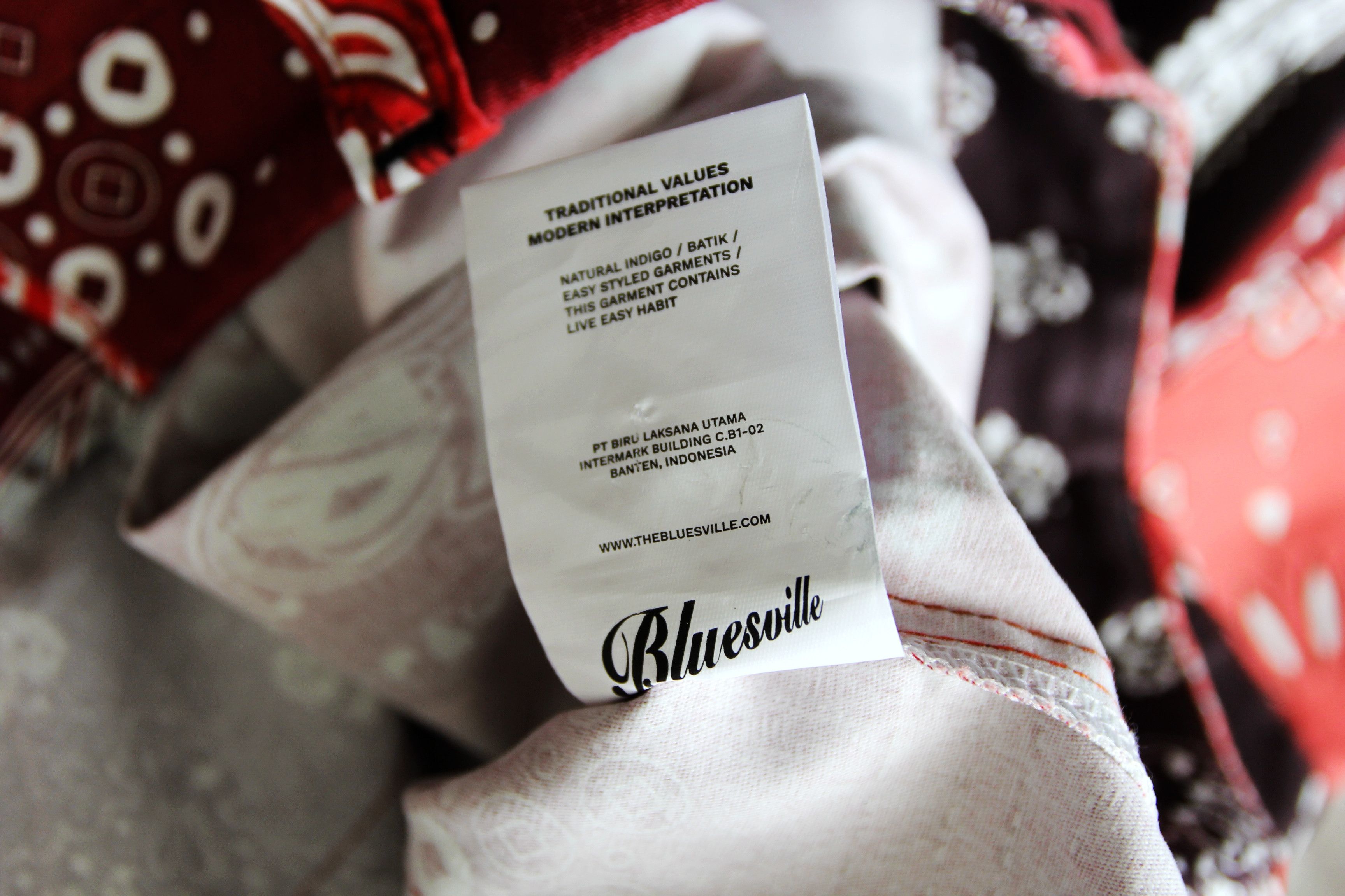 Other BNWT SS20 BLUESVILLE PATCHWORK BANDANA CARGO BERMUDAS L Size US 34 / EU 50 - 10 Thumbnail