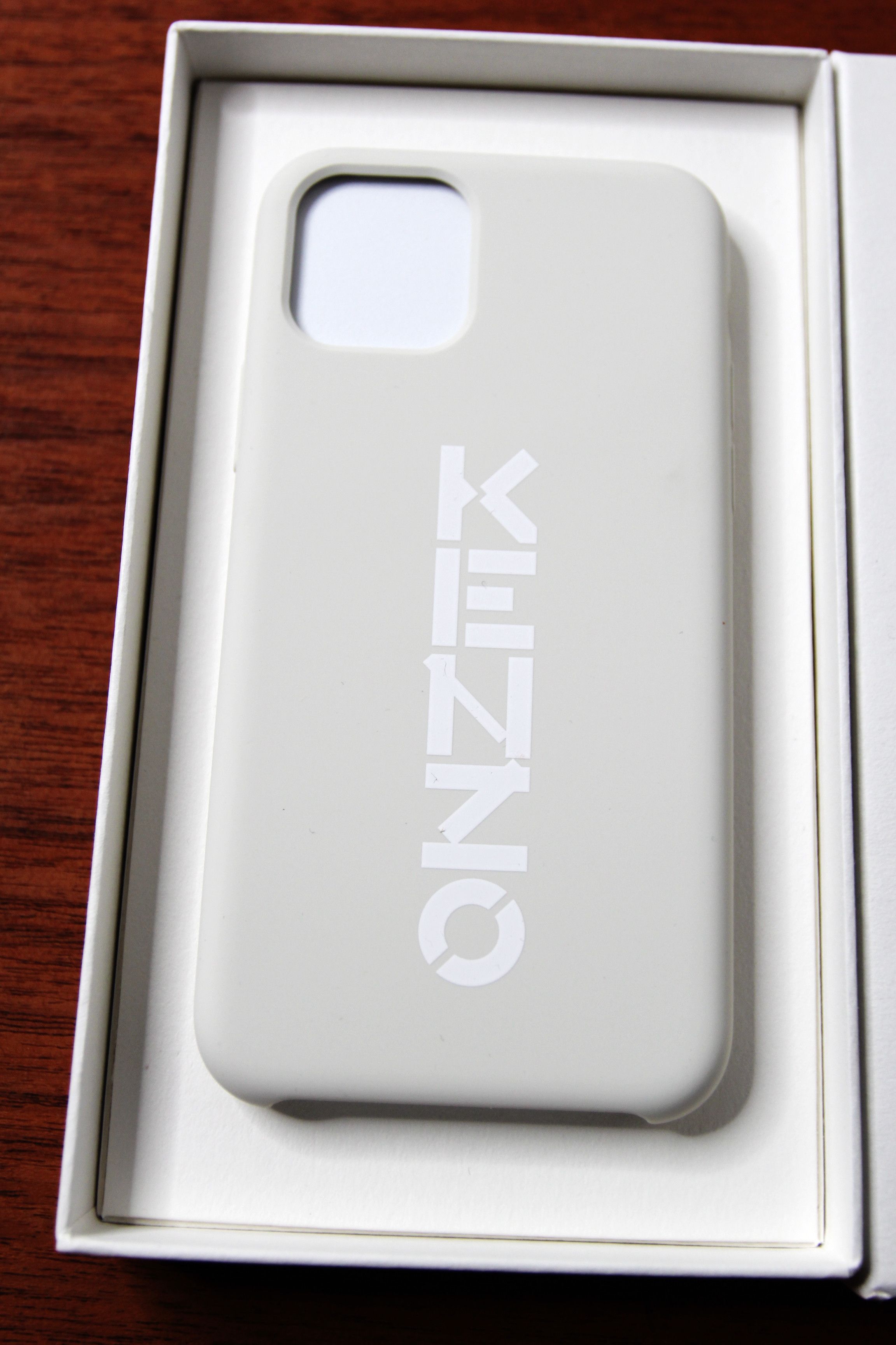 Kenzo BNWT KENZO OFF WHITE LOGO IPHONE XI PRO CASE Size ONE SIZE - 1 Thumbnail