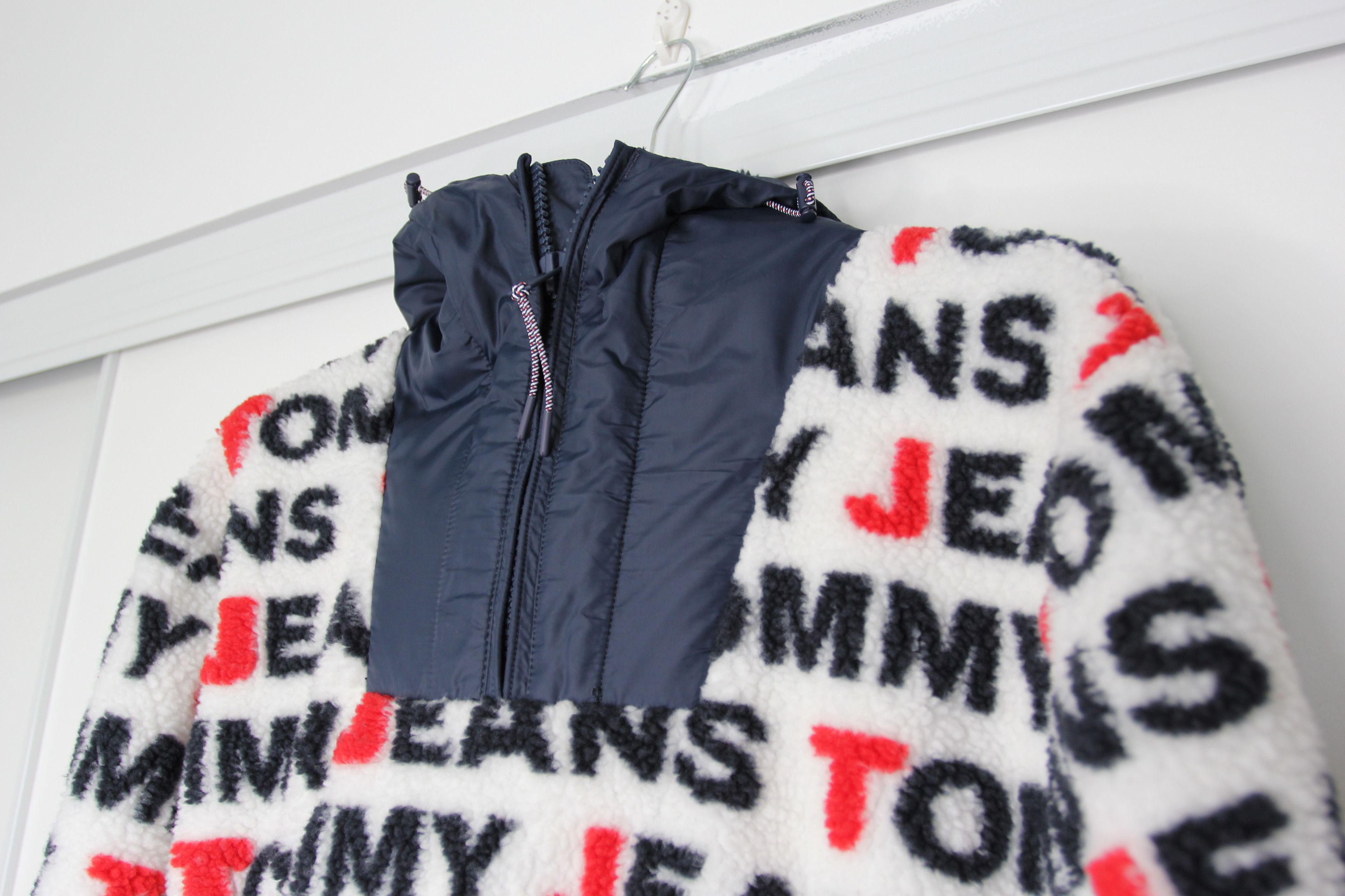 Tommy Hilfiger BNWT SS20 TOMMY HILFIGER ALL OVER LOGO SHERPA JACKET Size US XS / EU 42 / 0 - 4 Thumbnail